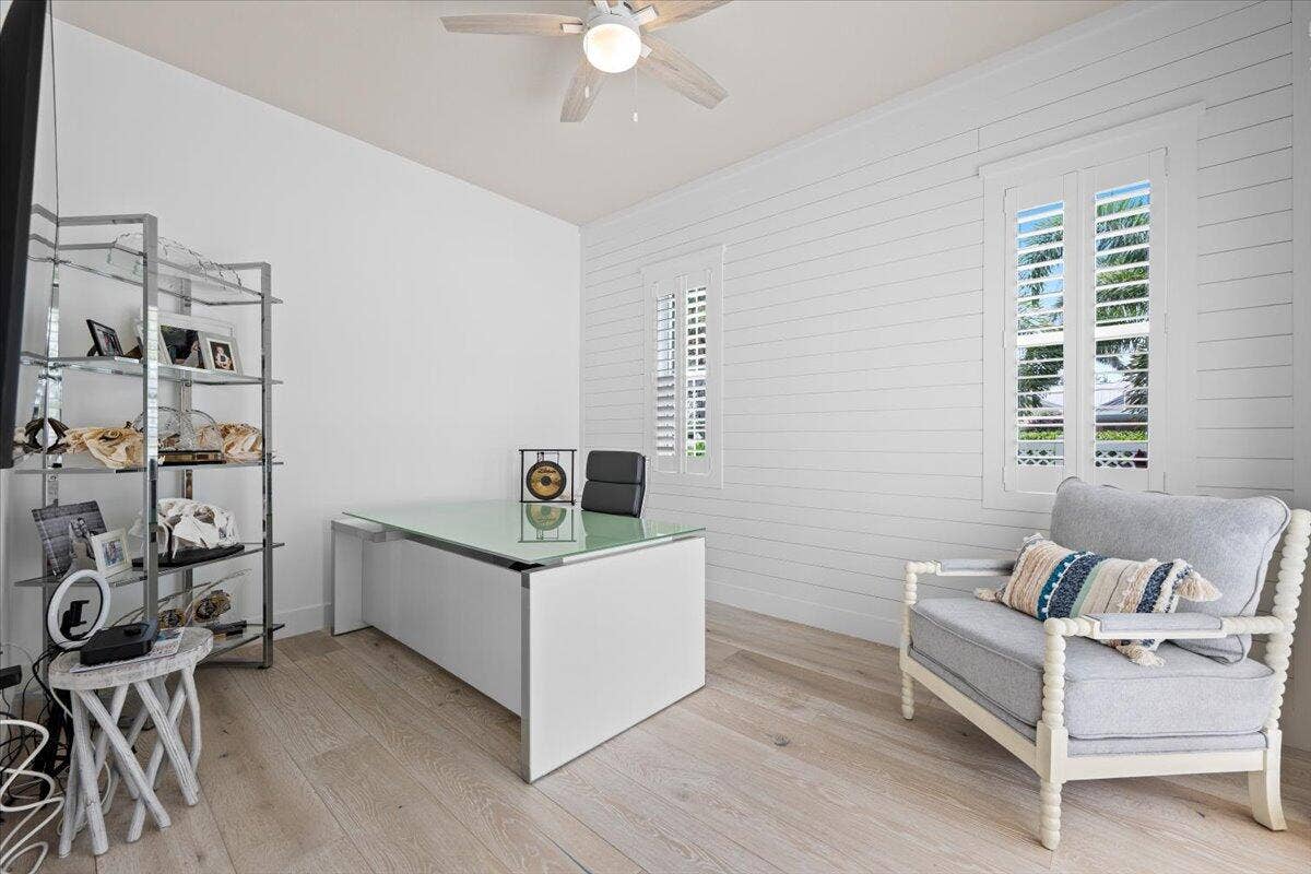 1162 Tropical Drive, Jupiter, FL 33458 Bright Dedicated Workspace/Casita