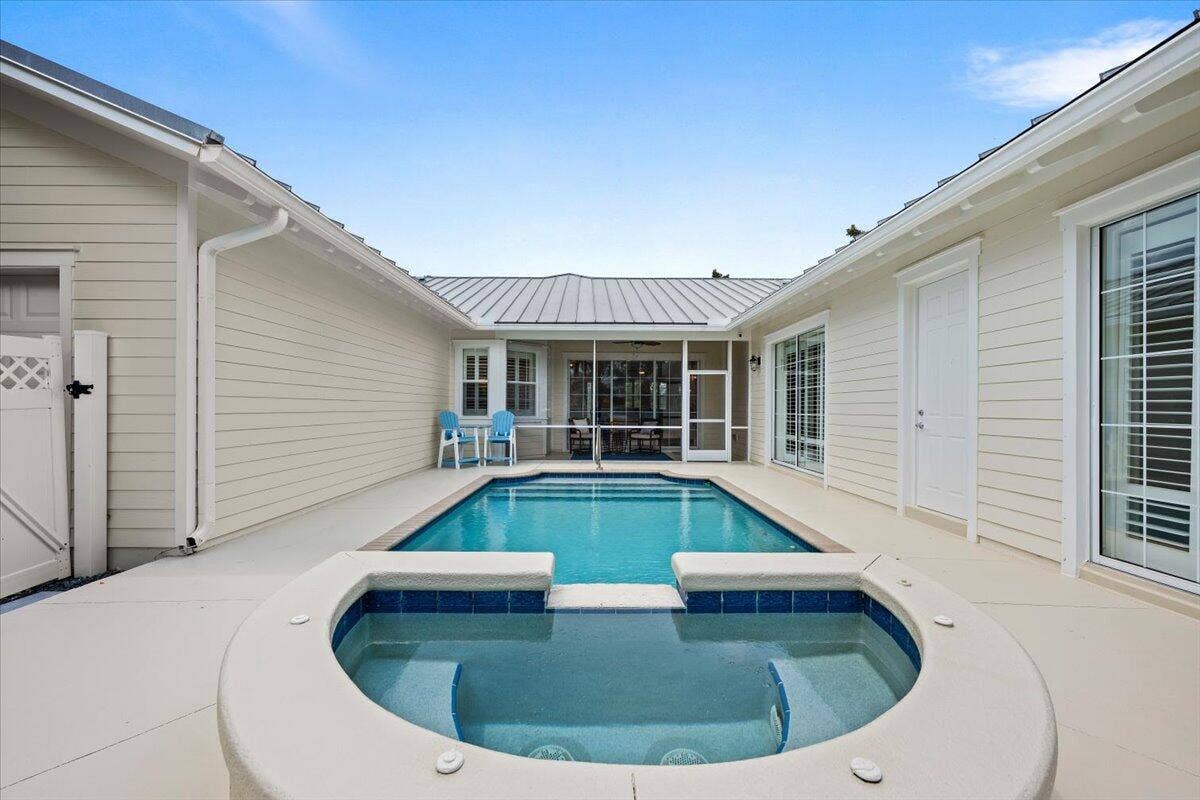 1162 Tropical Drive, Jupiter, FL 33458 Integrated Spa