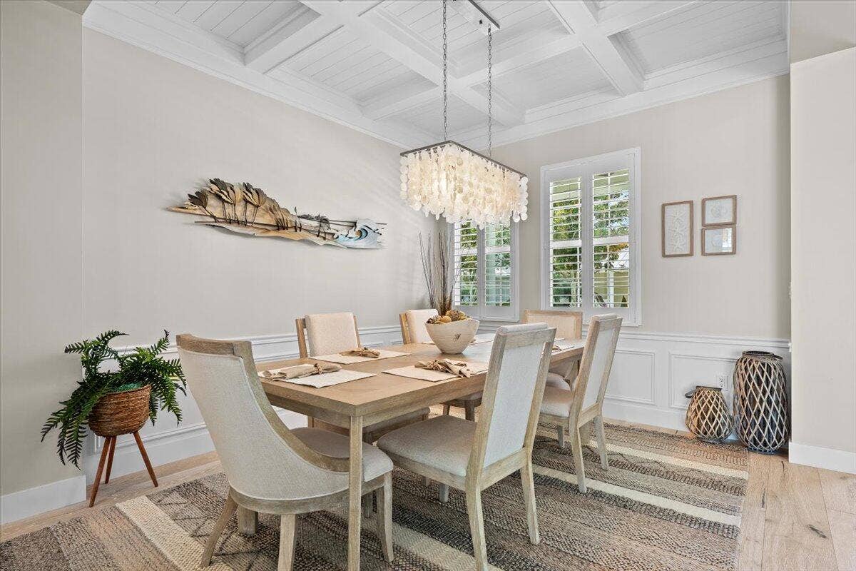 1162 Tropical Drive, Jupiter, FL 33458 Casual Chic Dining Room