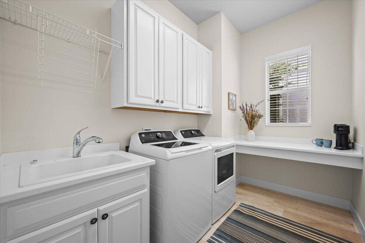 1162 Tropical Drive, Jupiter, FL 33458 Neat & Organized Laundry Room