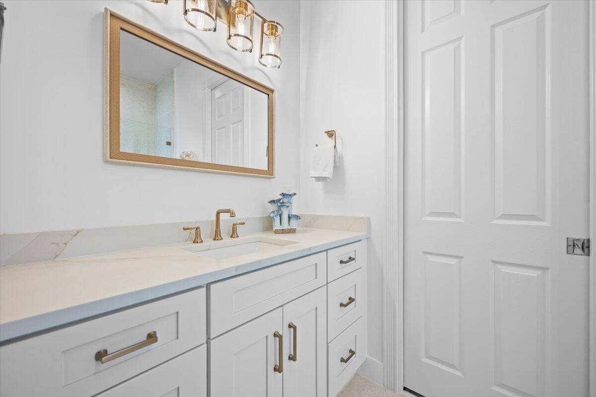 1162 Tropical Drive, Jupiter, FL 33458 Upgraded Second-Floor Vanity