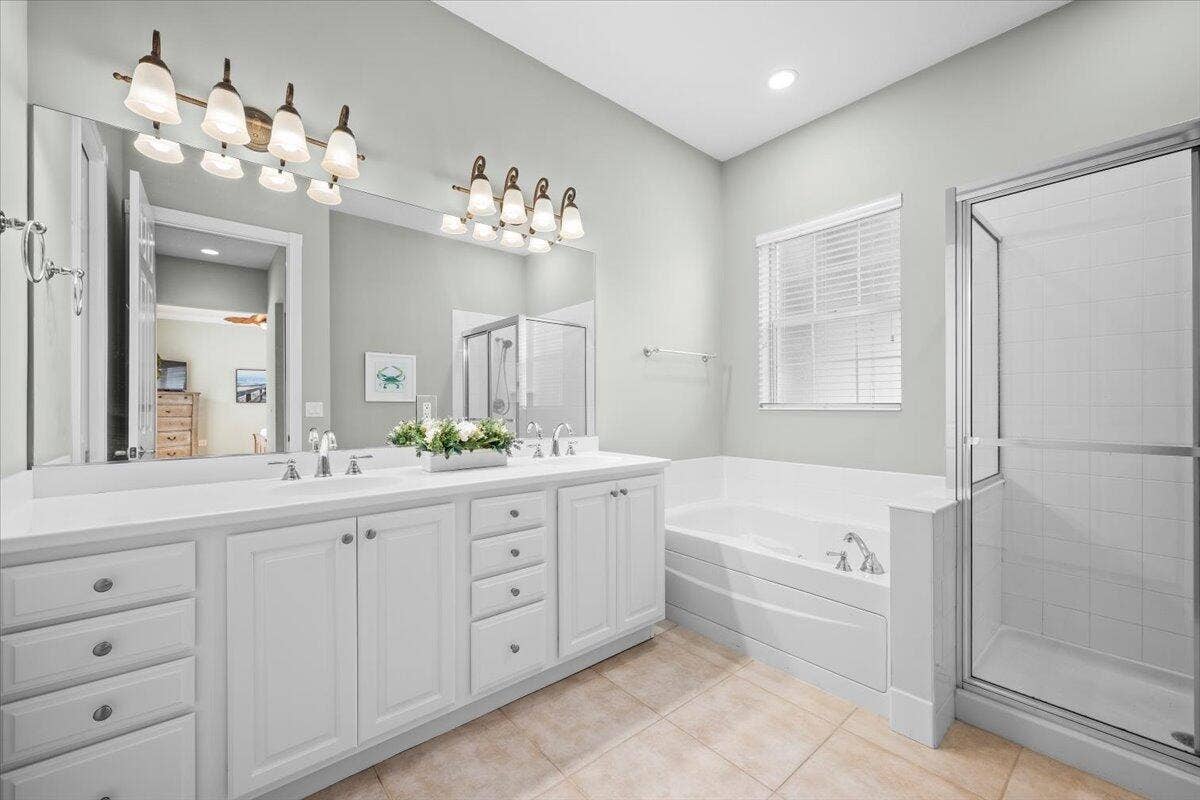 1162 Tropical Drive, Jupiter, FL 33458 Luxe Double Vanity Bath