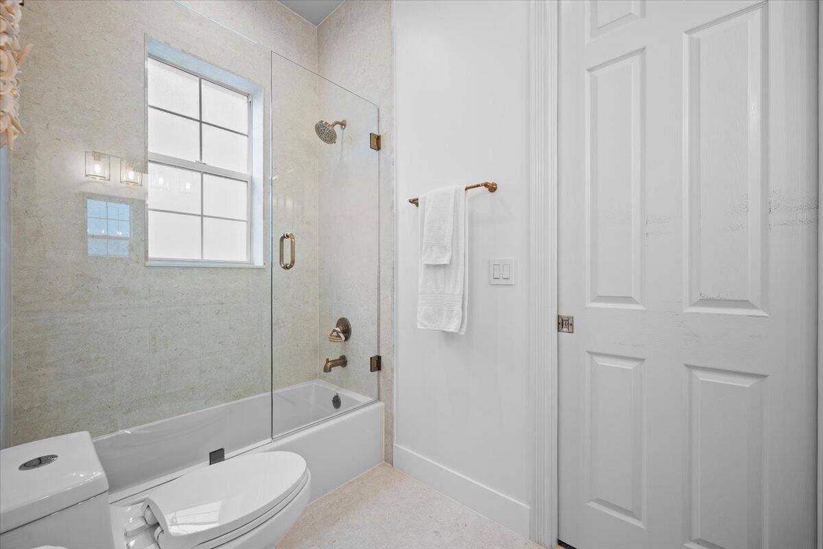 1162 Tropical Drive, Jupiter, FL 33458 Third Full Bath - Jack and Jill