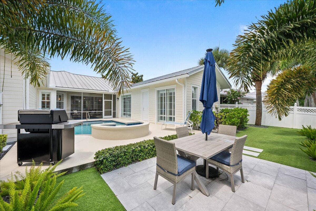 1162 Tropical Drive, Jupiter, FL 33458 Private Courtyard Entertaining Area