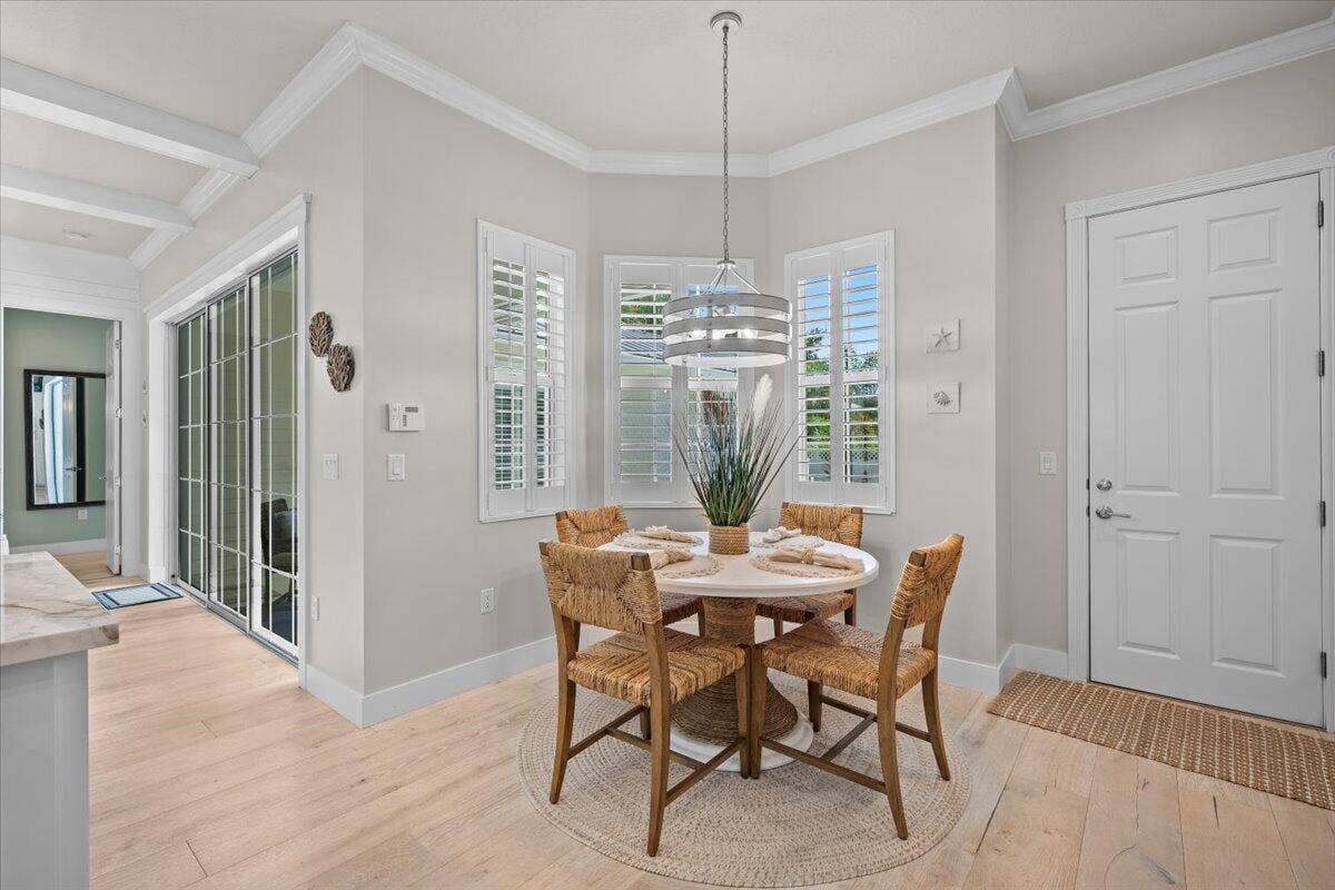 1162 Tropical Drive, Jupiter, FL 33458 Casual Kitchen Dining Nook