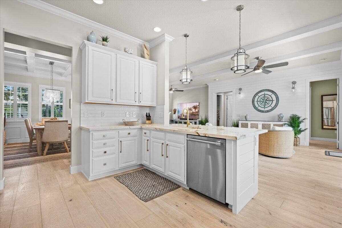1162 Tropical Drive, Jupiter, FL 33458 Modern Custom Cabinetry