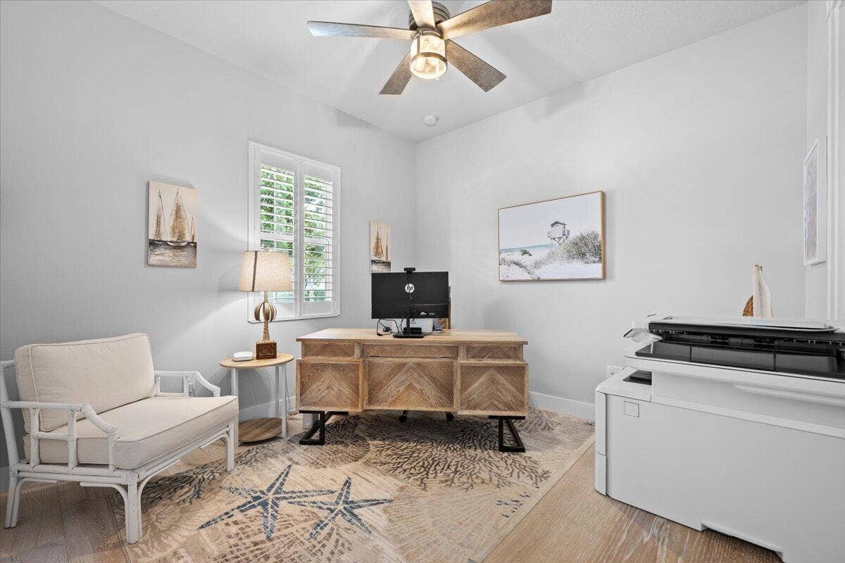 1162 Tropical Drive, Jupiter, FL 33458 Bright Flex Space Corner