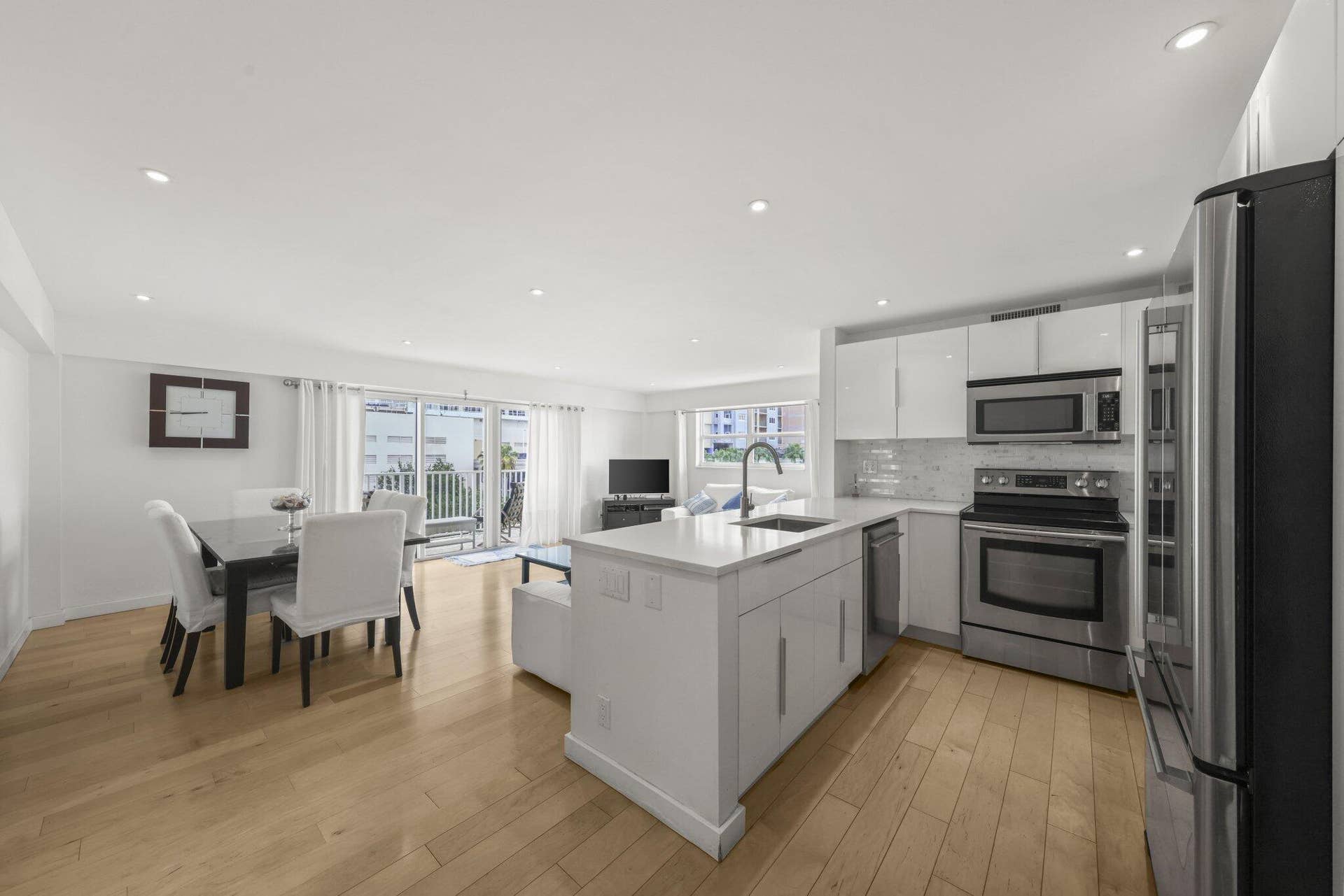 95 N Birch Road, #704, Fort Lauderdale, FL 33304 13