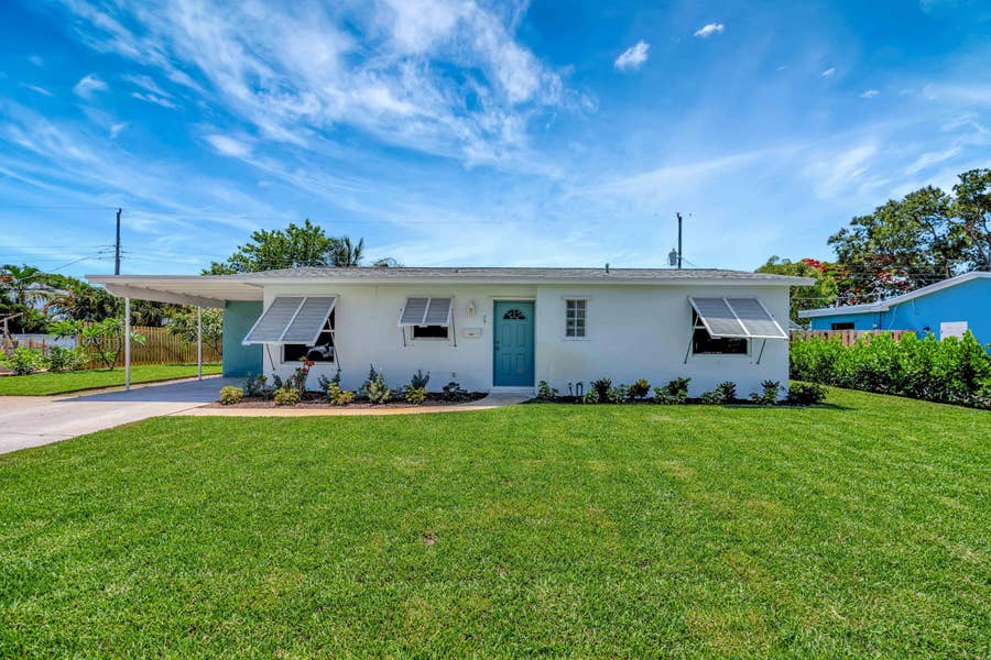 Property photo for 713 Gumtree Road, North Palm Beach, FL