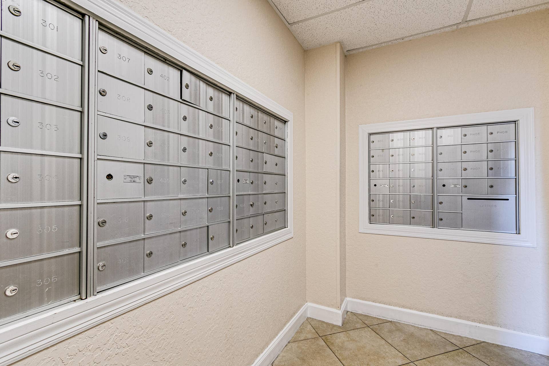 2555 NE 11TH Street, #906, Fort Lauderdale, FL 33304 Mailroom