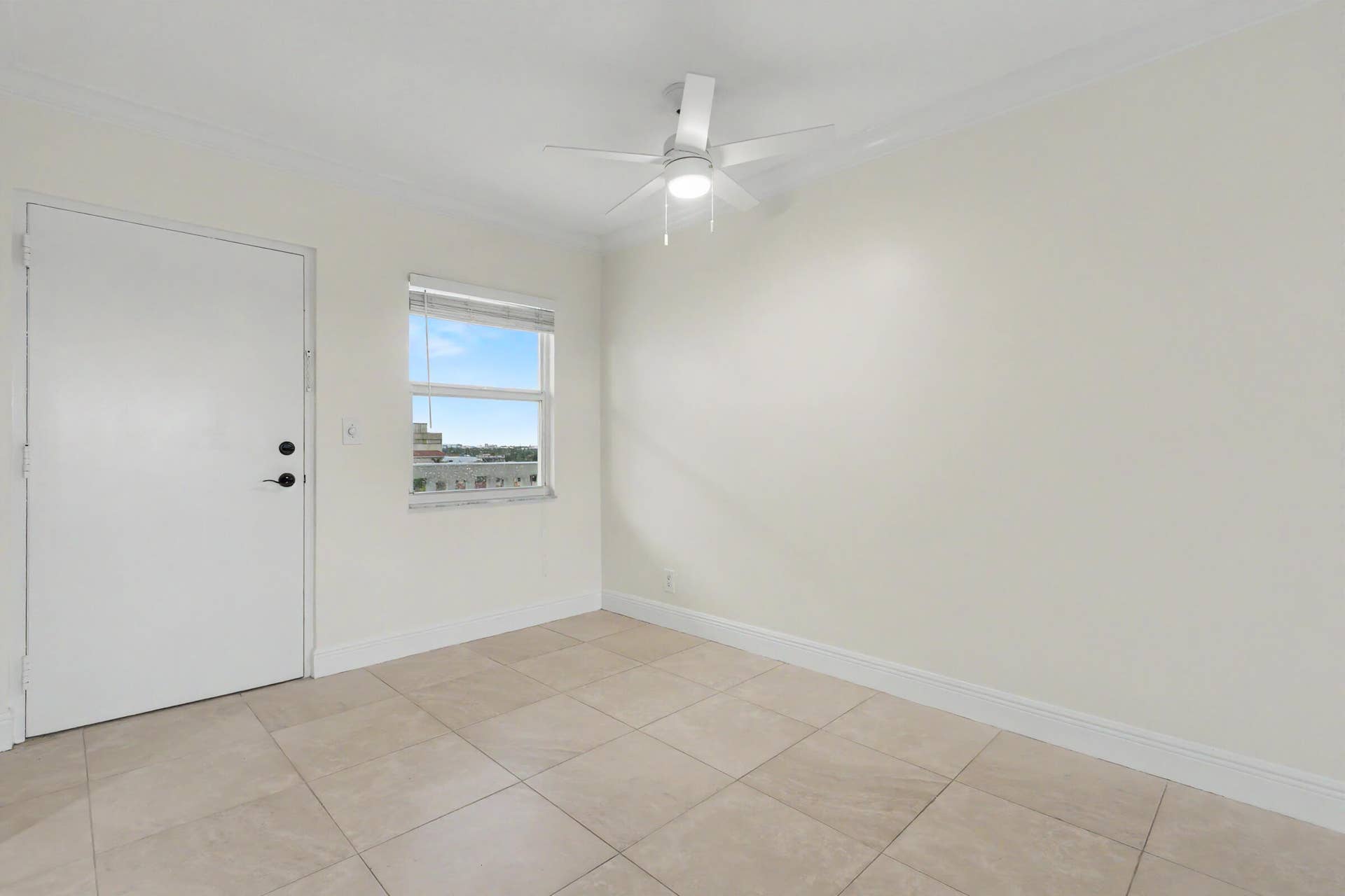 2555 NE 11TH Street, #906, Fort Lauderdale, FL 33304 Dining Room Area