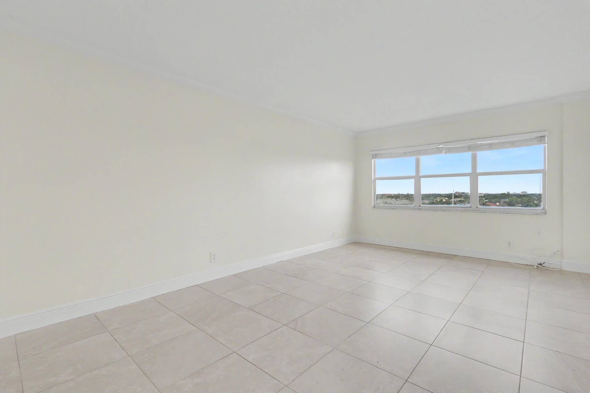 2555 NE 11TH Street, #906, Fort Lauderdale, FL 33304 Living Room area