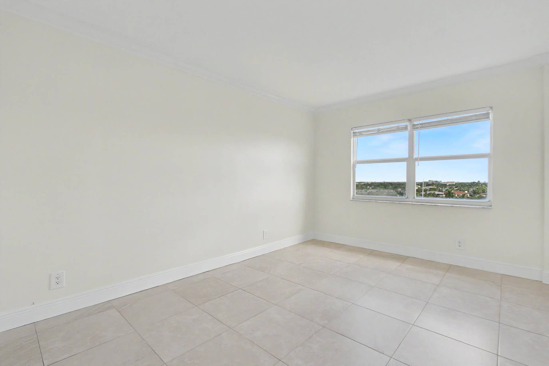 2555 NE 11TH Street, #906, Fort Lauderdale, FL 33304 Spacious Bedroom