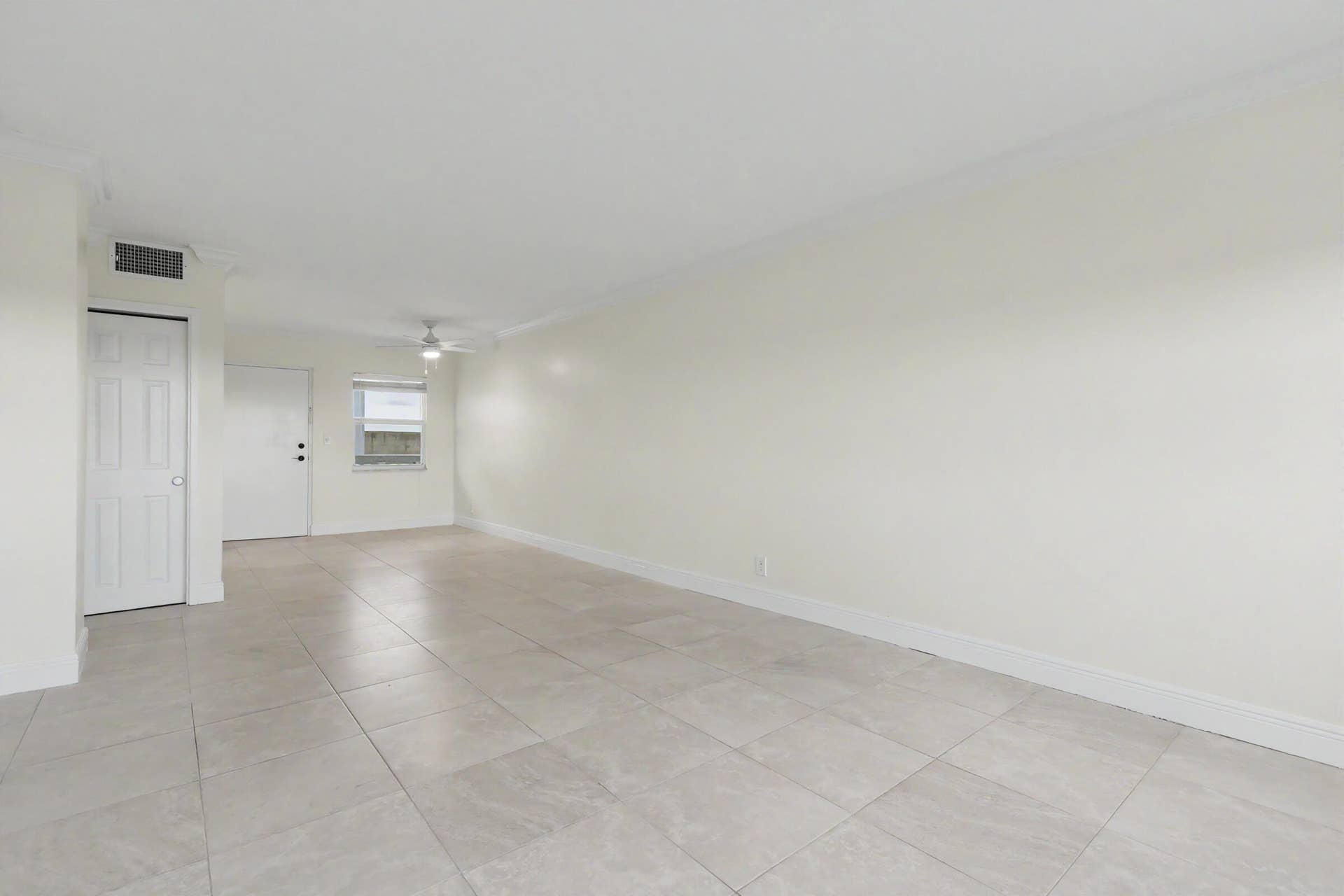 2555 NE 11TH Street, #906, Fort Lauderdale, FL 33304 Spacious Living/Dining area