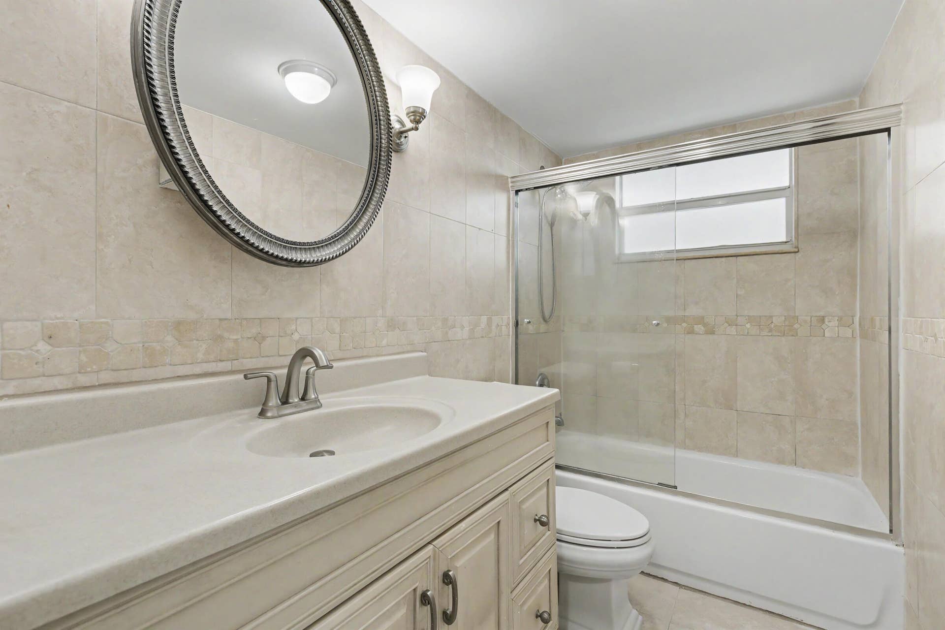 2555 NE 11TH Street, #906, Fort Lauderdale, FL 33304 Bath