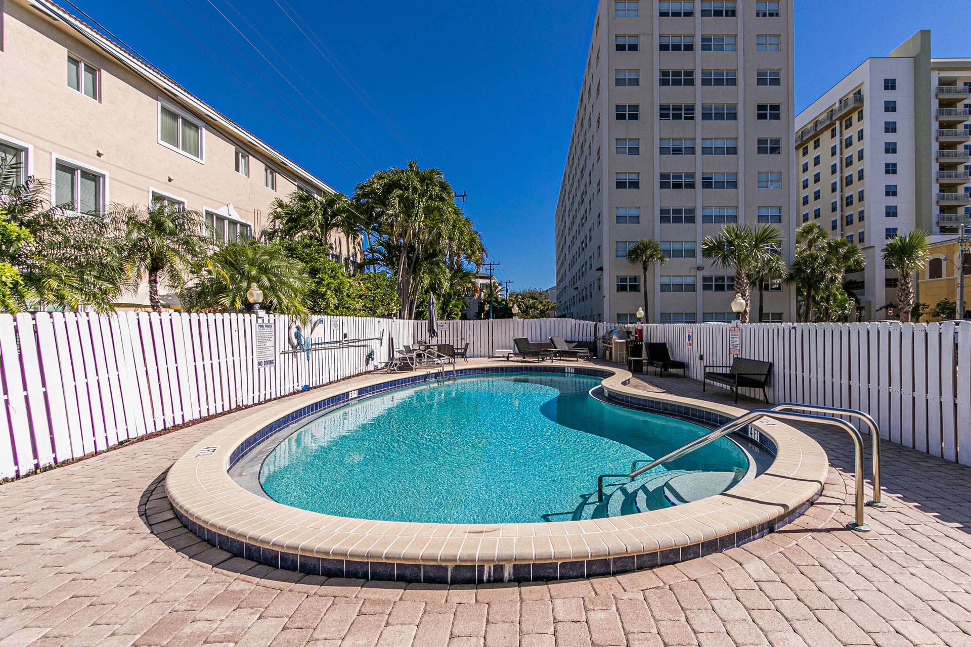 2555 NE 11TH Street, #906, Fort Lauderdale, FL 33304 Pool area