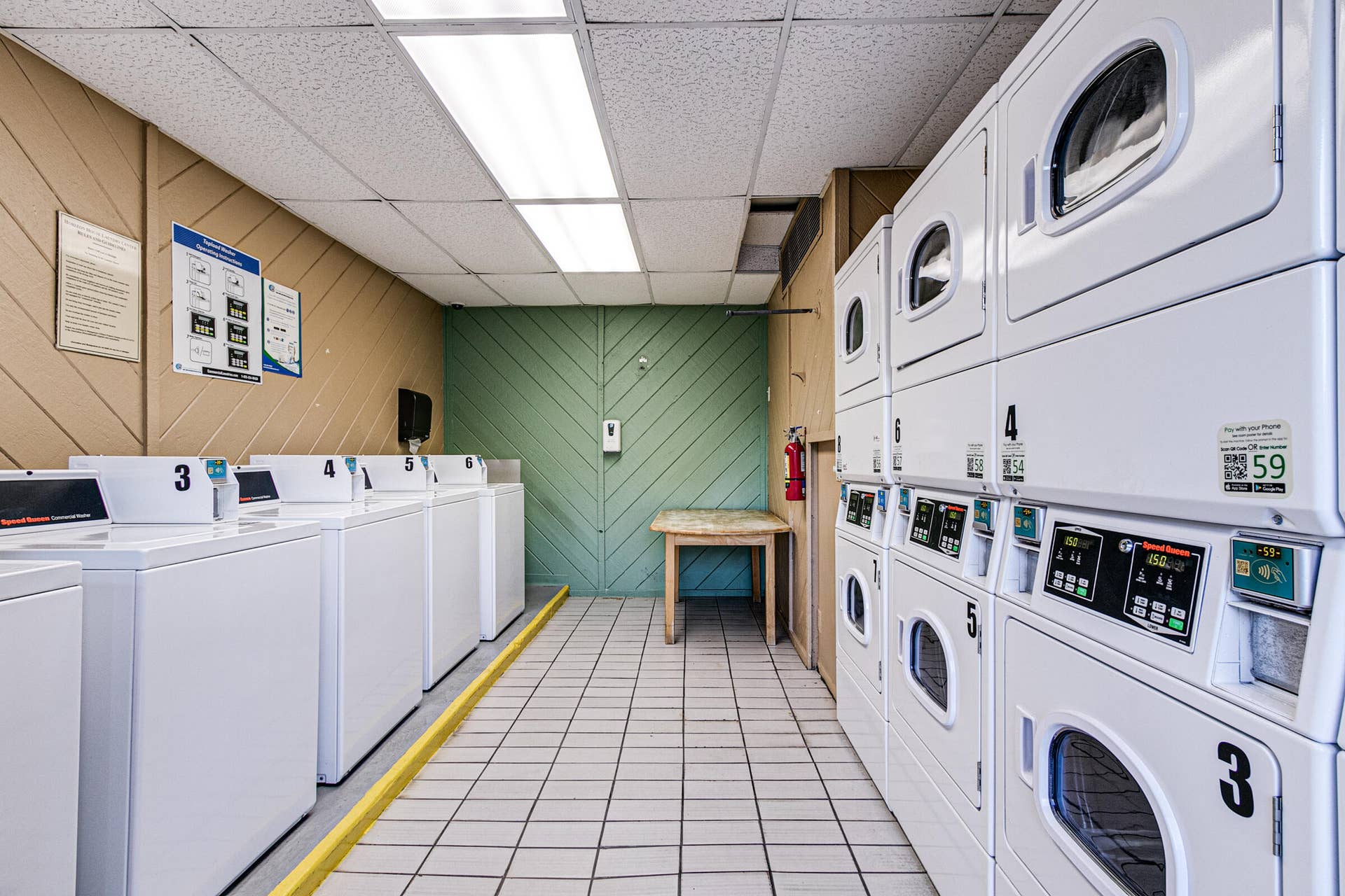 2555 NE 11TH Street, #906, Fort Lauderdale, FL 33304 Laundry Room