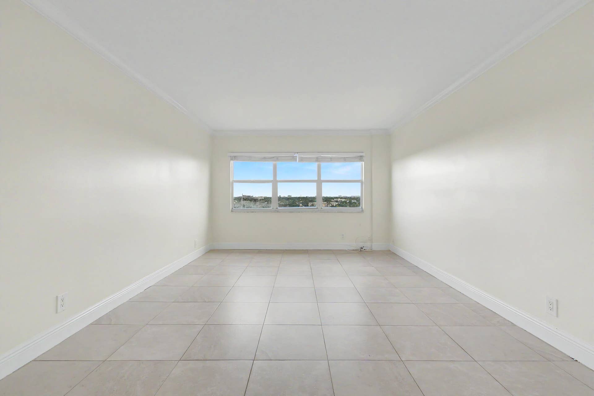 2555 NE 11TH Street, #906, Fort Lauderdale, FL 33304 Spacious Living areas