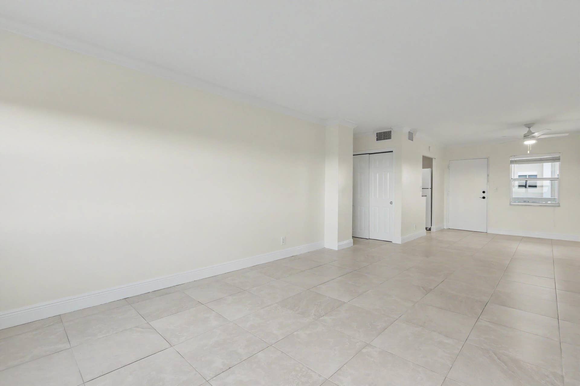 2555 NE 11TH Street, #906, Fort Lauderdale, FL 33304 Living Room