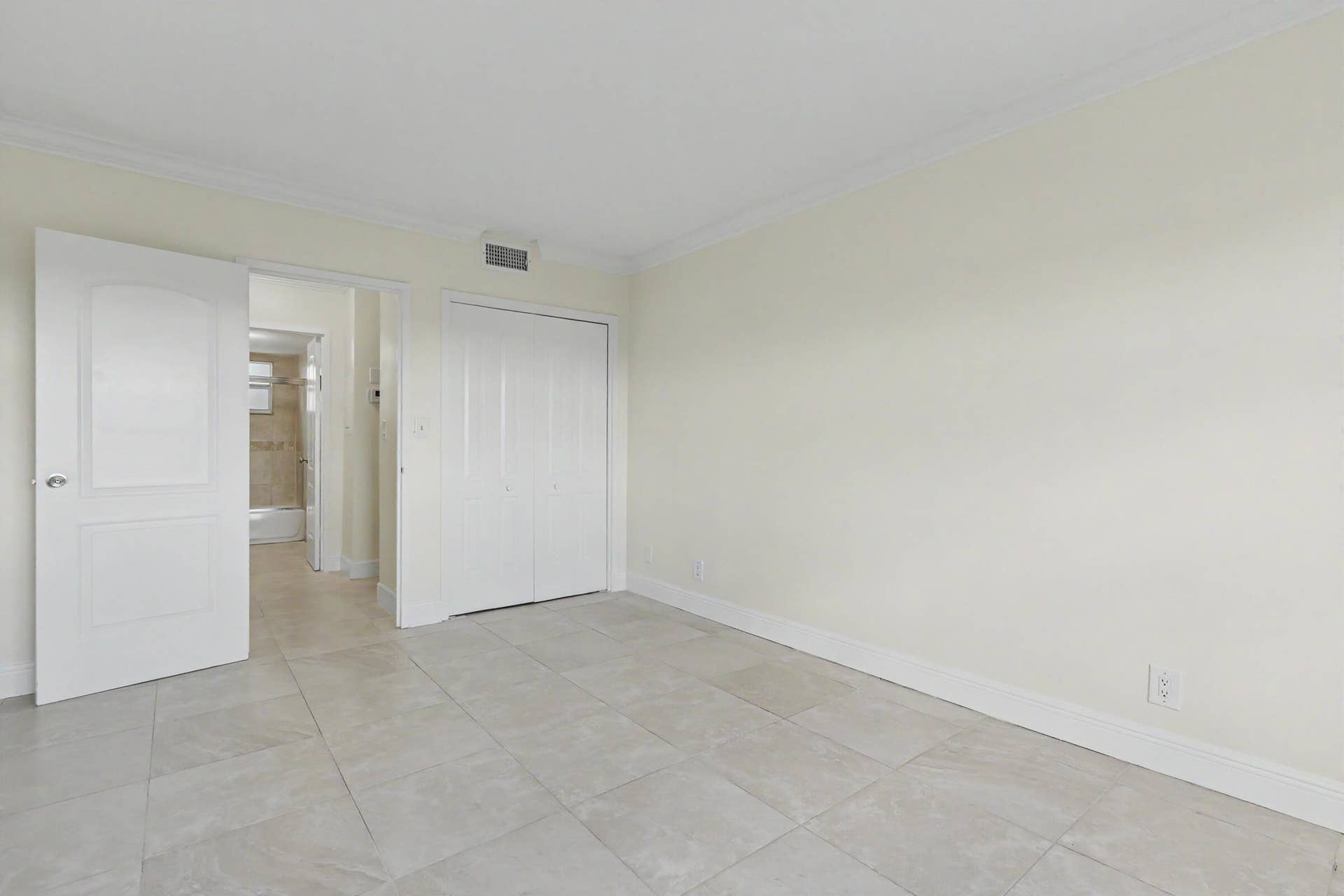 2555 NE 11TH Street, #906, Fort Lauderdale, FL 33304 Bedroom