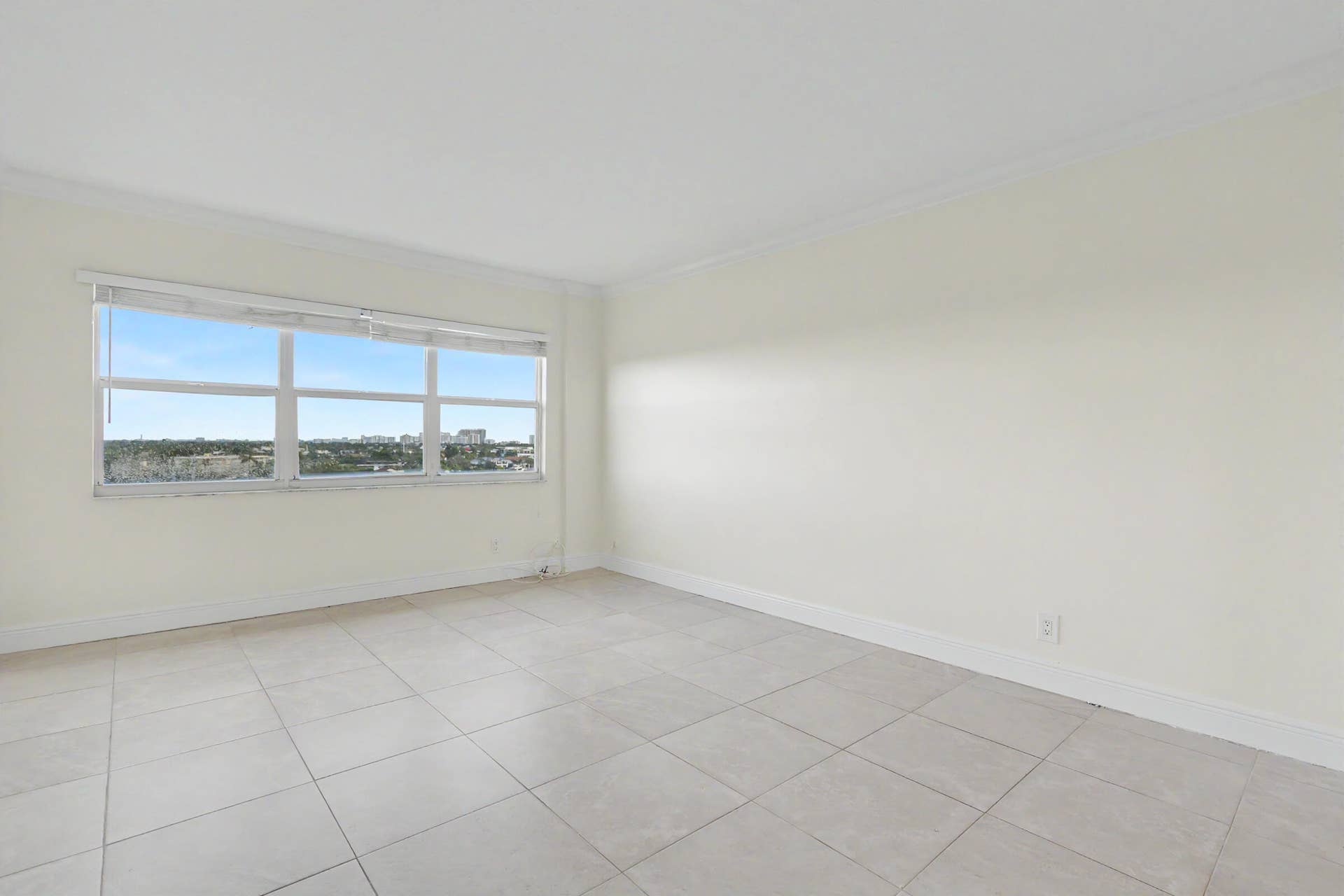 2555 NE 11TH Street, #906, Fort Lauderdale, FL 33304 Living Room area