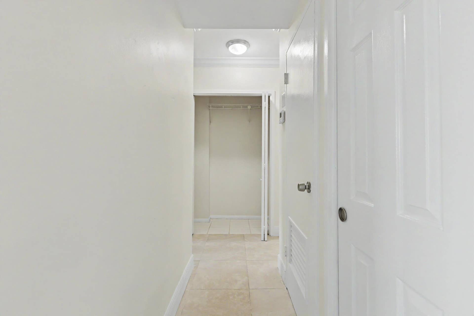 2555 NE 11TH Street, #906, Fort Lauderdale, FL 33304 Hallway