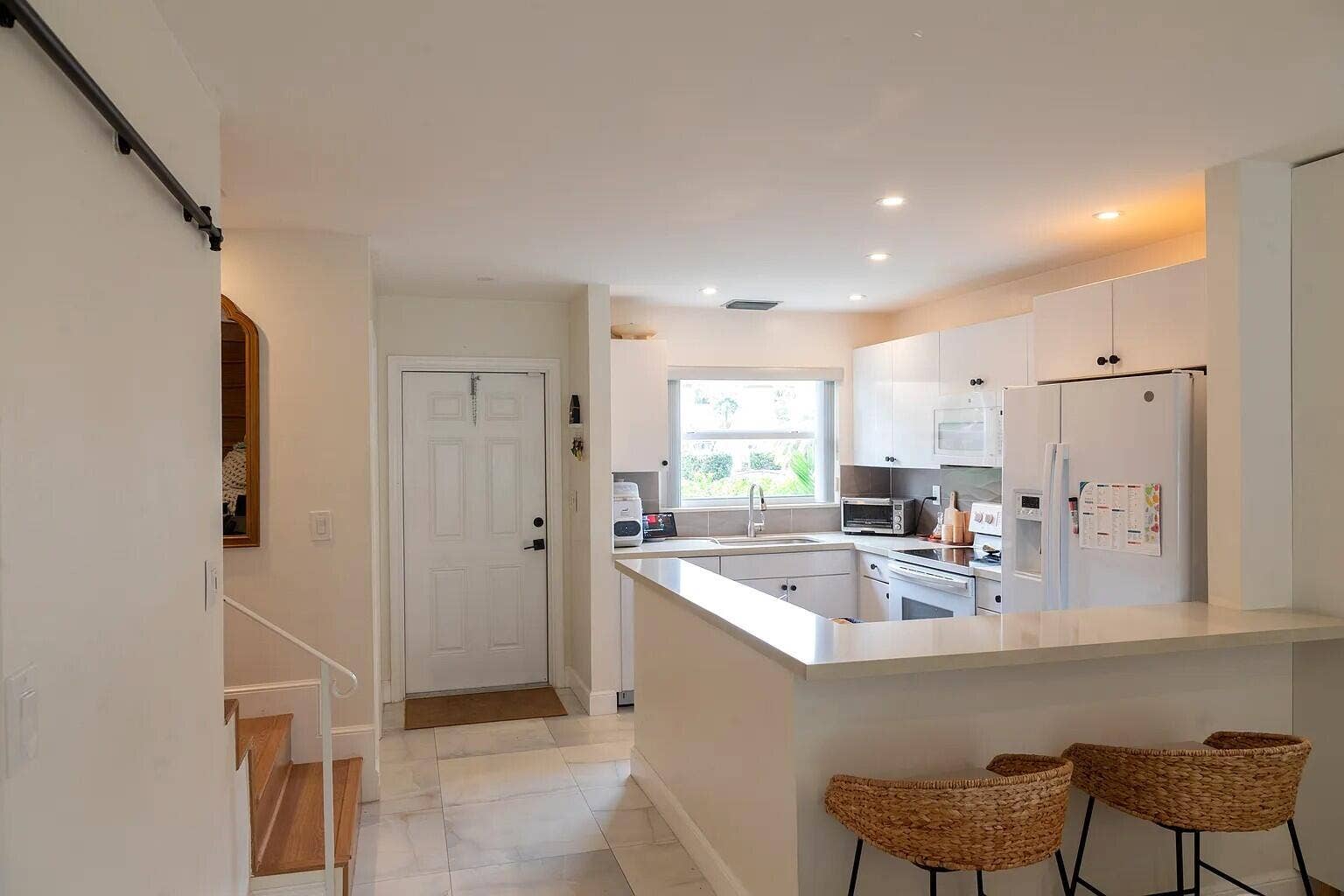 450 SE 7th St #232-Dania Beach-FL-33004-