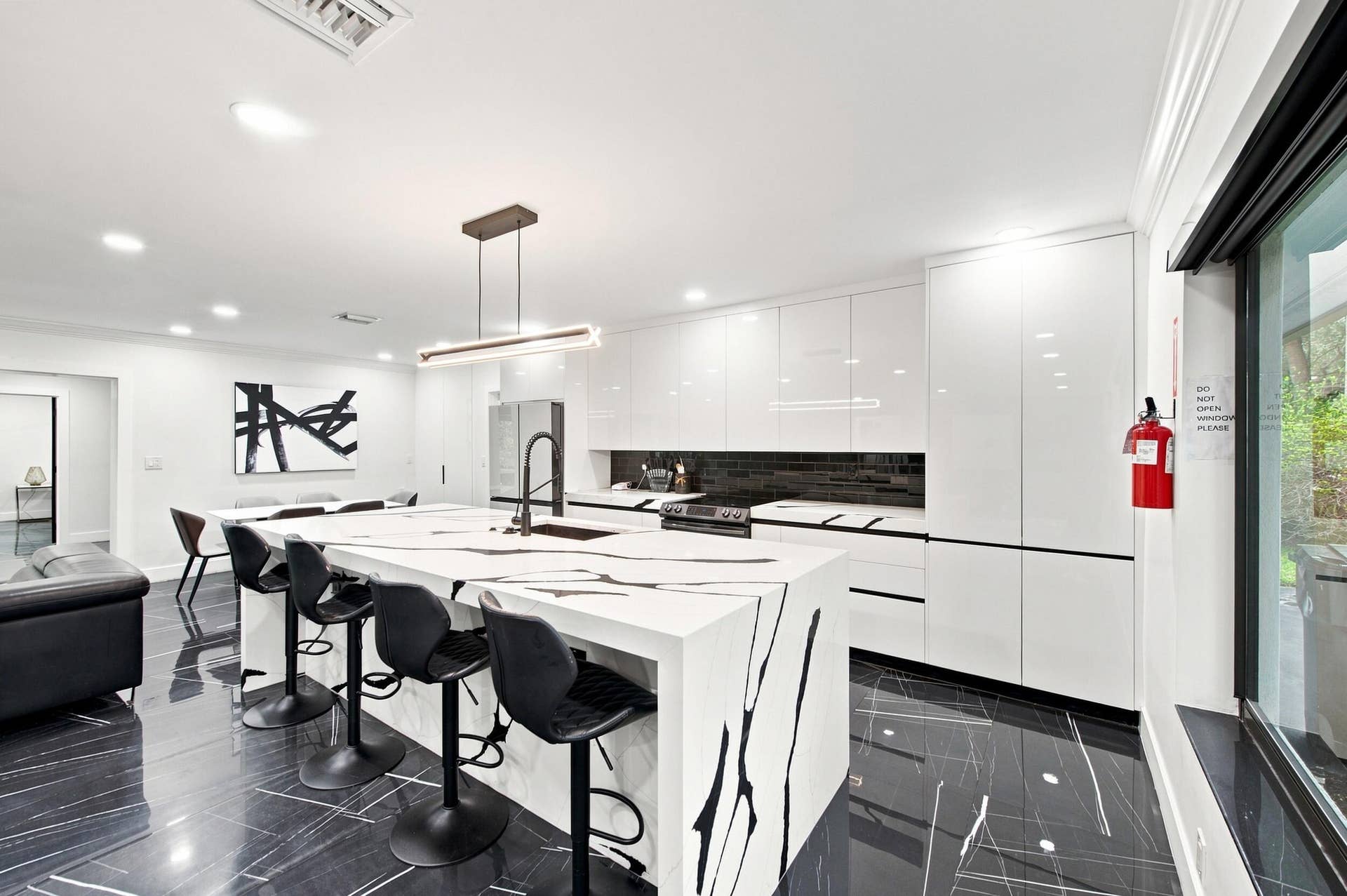 2457 NE 27th Terrace, Fort Lauderdale, FL 33305 Kitchen