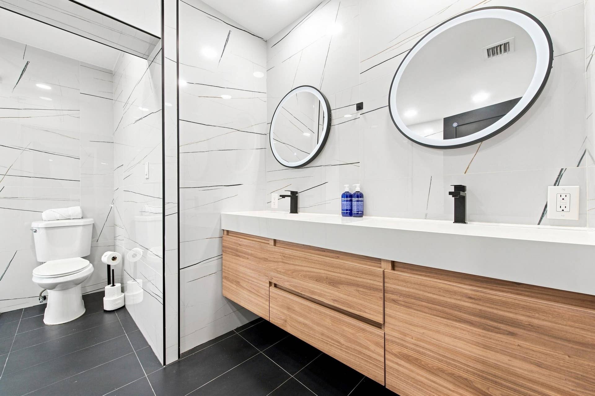 2457 NE 27th Terrace, Fort Lauderdale, FL 33305 Primary Bathroom