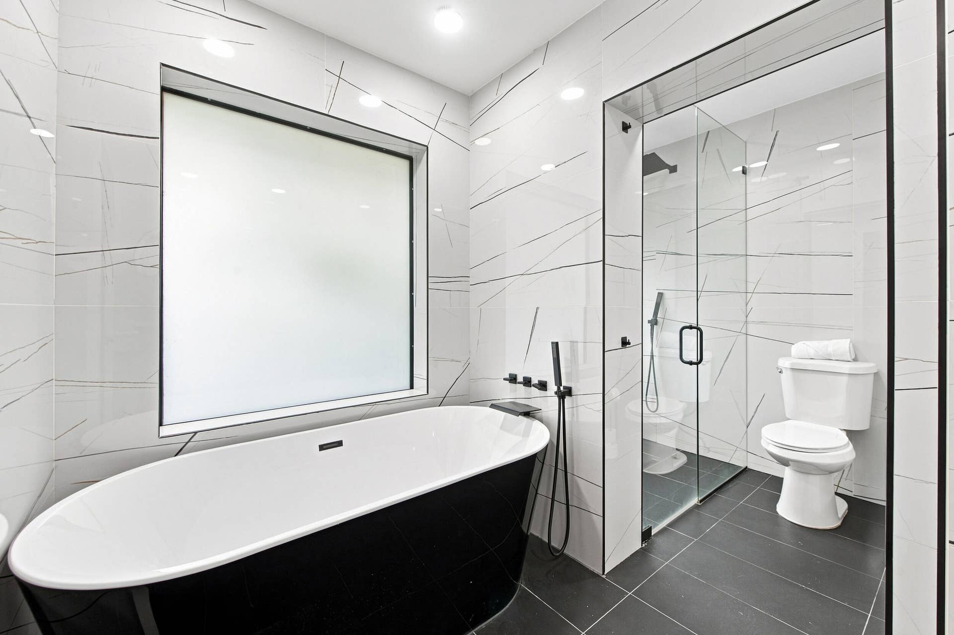 2457 NE 27th Terrace, Fort Lauderdale, FL 33305 Primary Bathroom