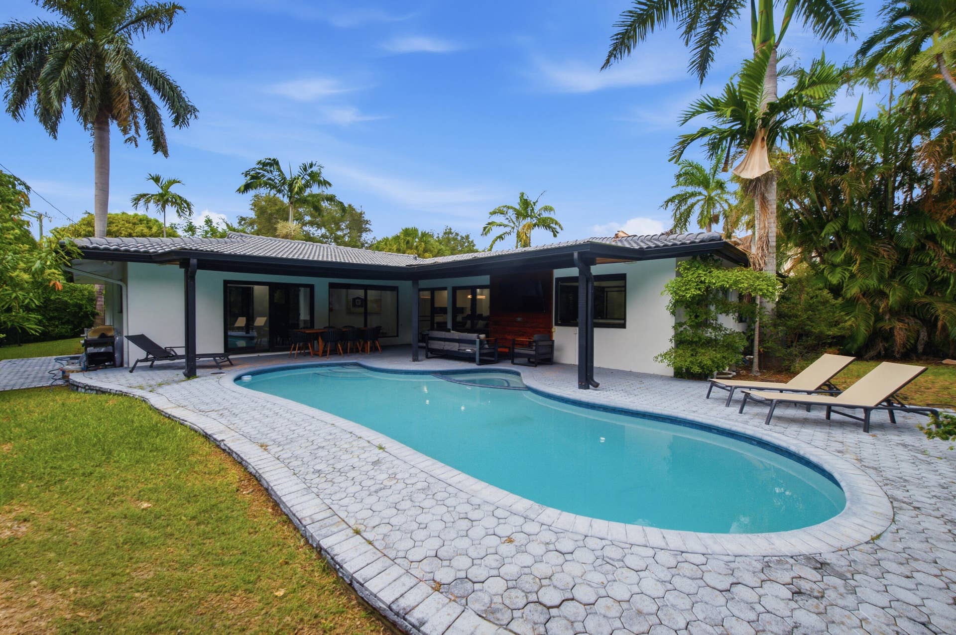 2457 NE 27th Terrace, Fort Lauderdale, FL 33305 Pool