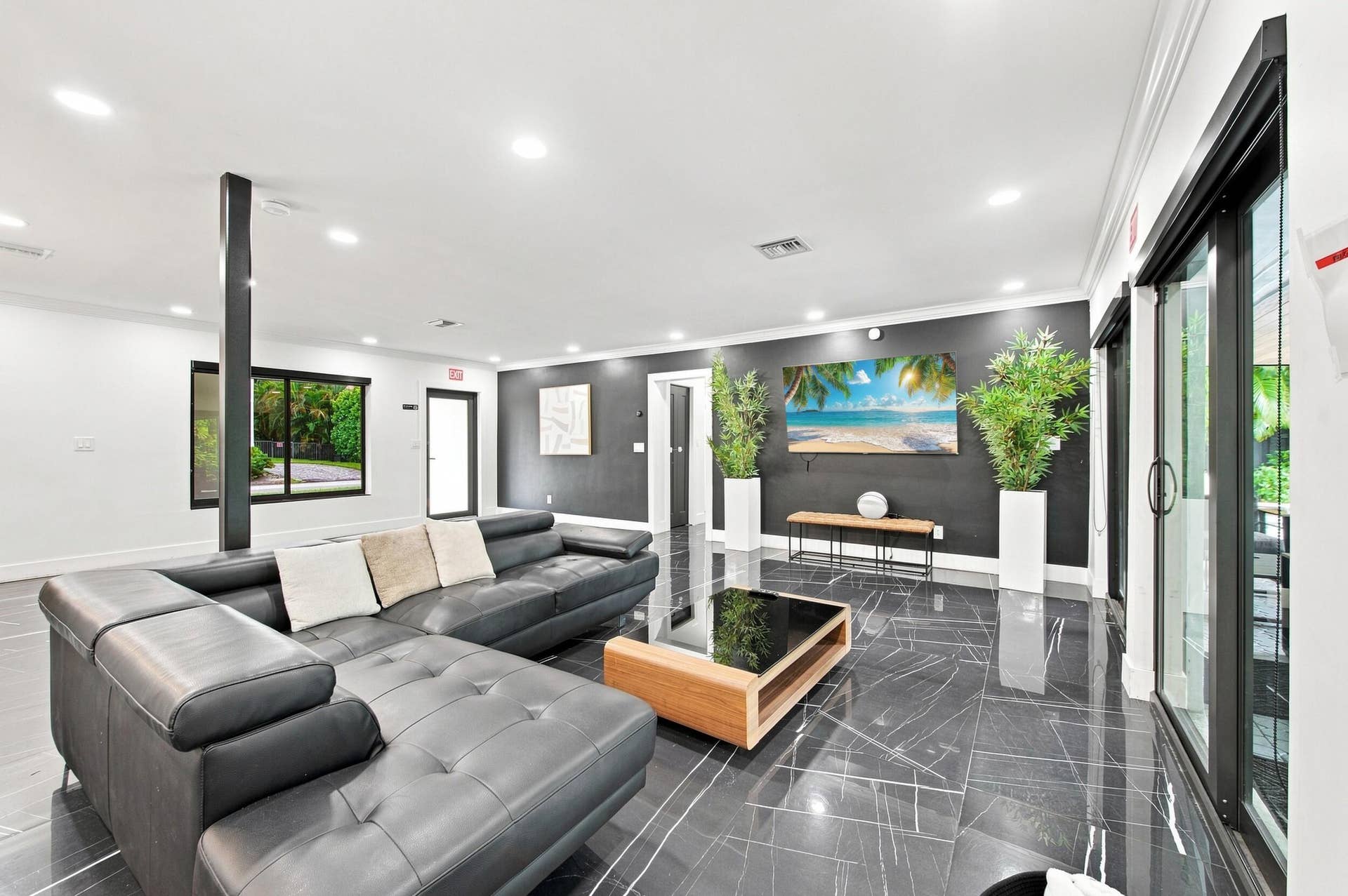 2457 NE 27th Terrace, Fort Lauderdale, FL 33305 Family