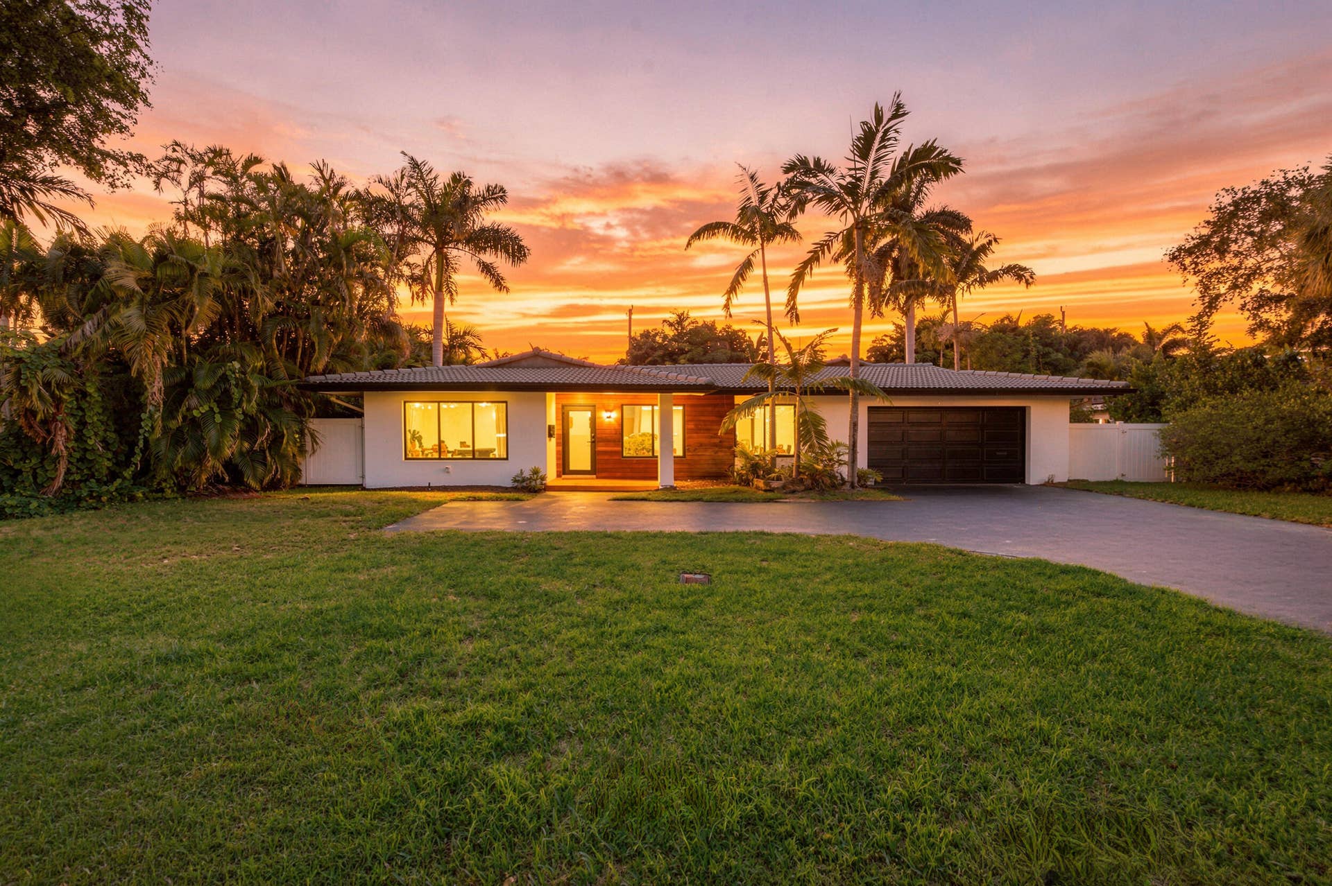 2457 NE 27th Terrace, Fort Lauderdale, FL 33305 Front - Dawn