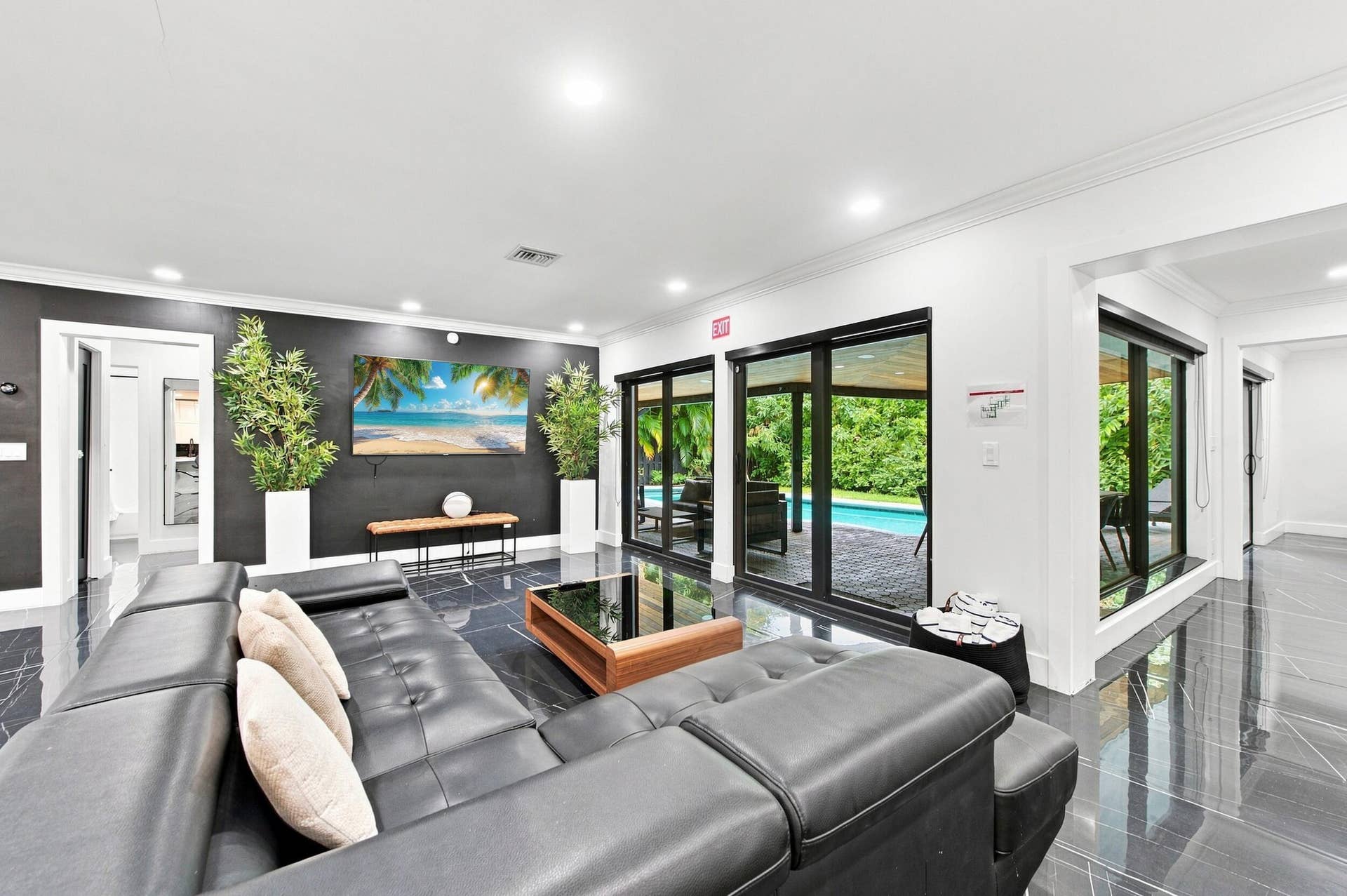 2457 NE 27th Terrace, Fort Lauderdale, FL 33305 Family