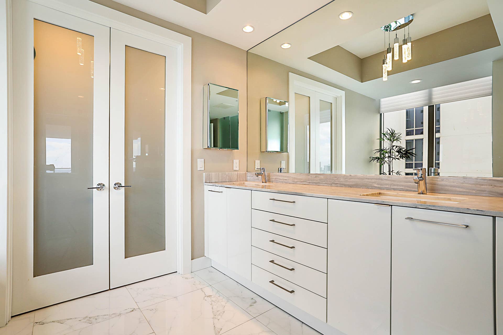 2 Water Club Way, #1604, North Palm Beach, FL 33408 Primary Bath