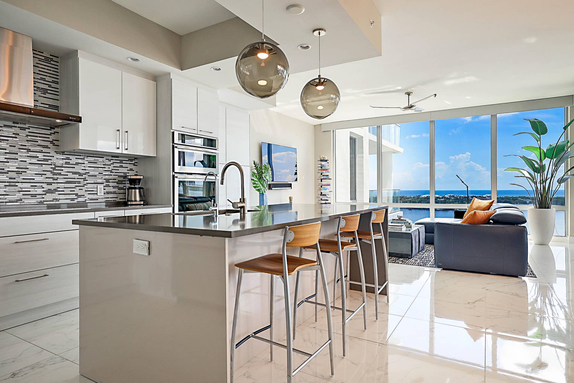 2 Water Club Way, #1604, North Palm Beach, FL 33408 Quartz Counters