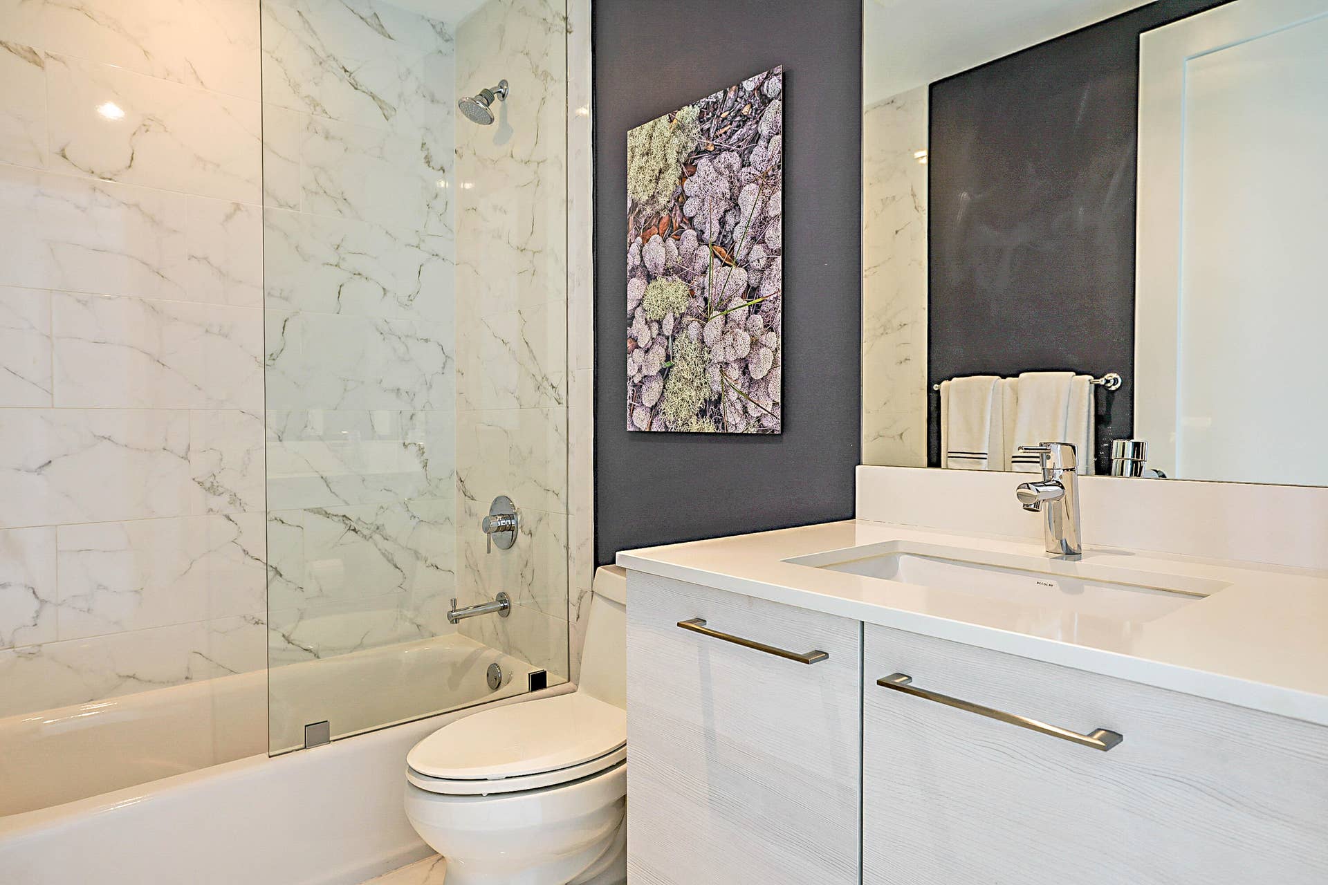 2 Water Club Way, #1604, North Palm Beach, FL 33408 Guest Bath