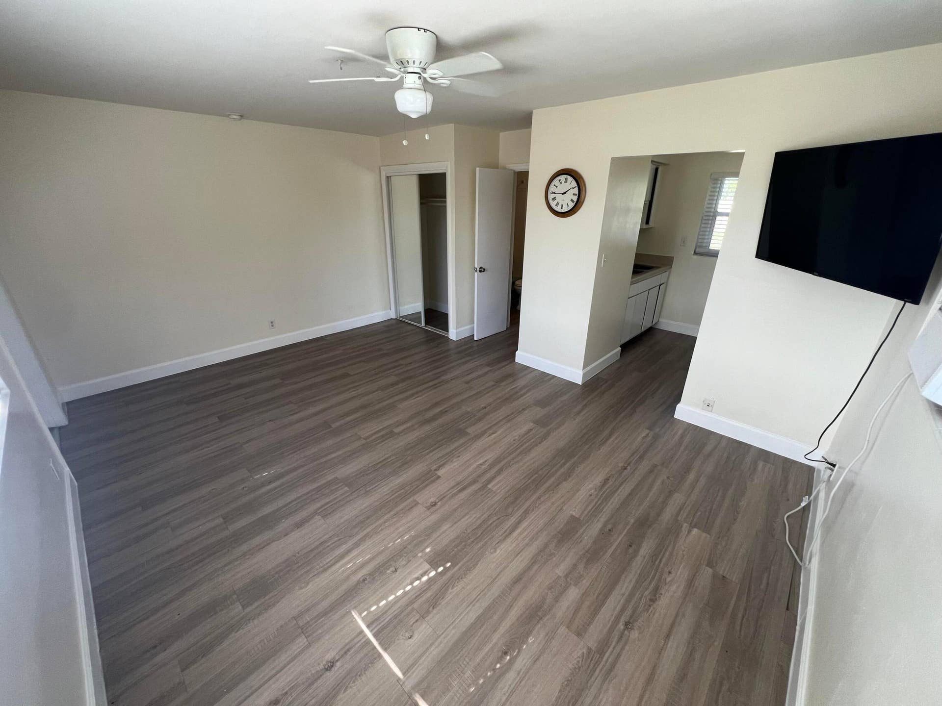 1150 W Blue Heron Boulevard, #6, Riviera Beach, FL 33404 Living area 2