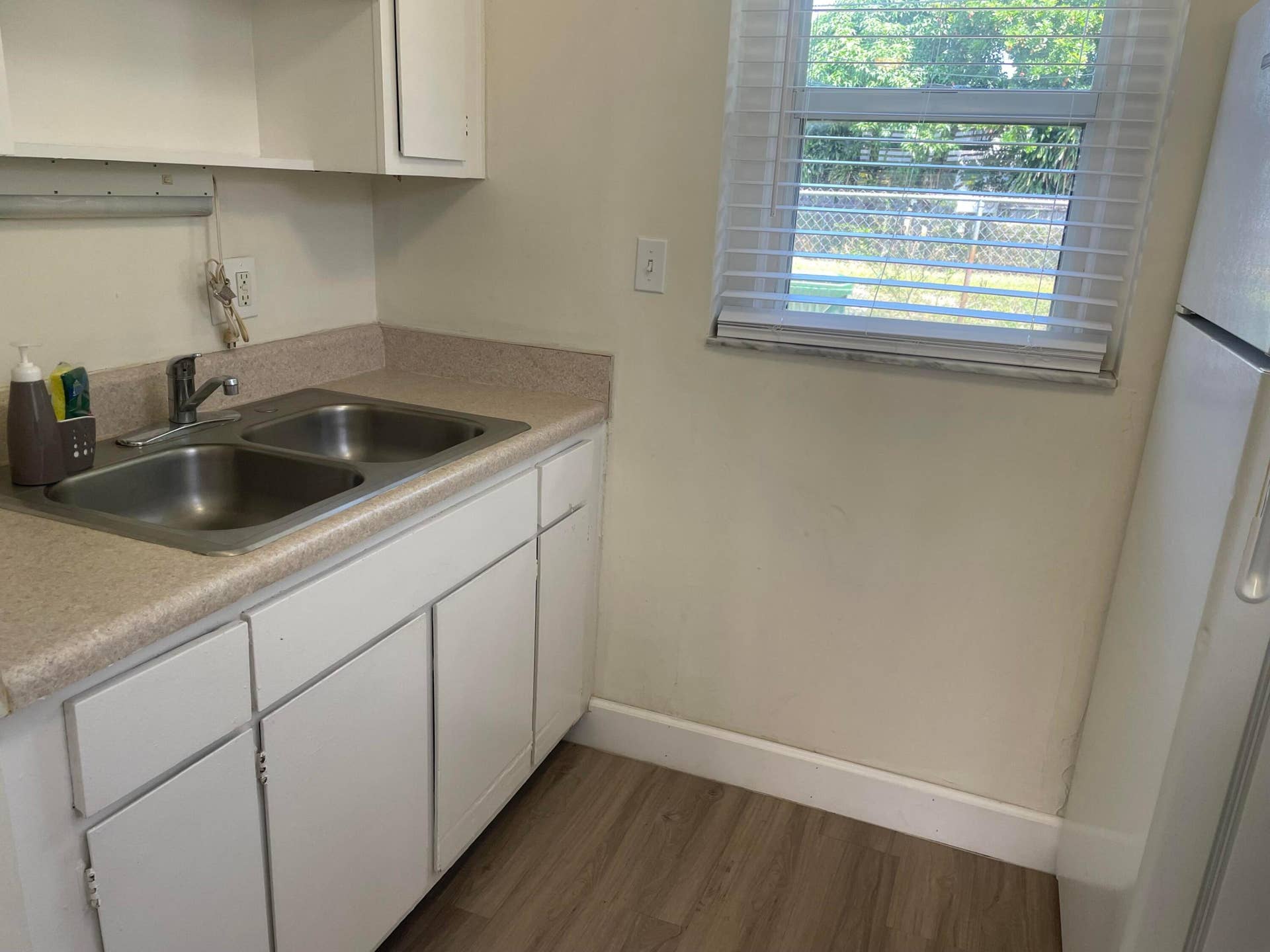1150 W Blue Heron Boulevard, #6, Riviera Beach, FL 33404 Kichen