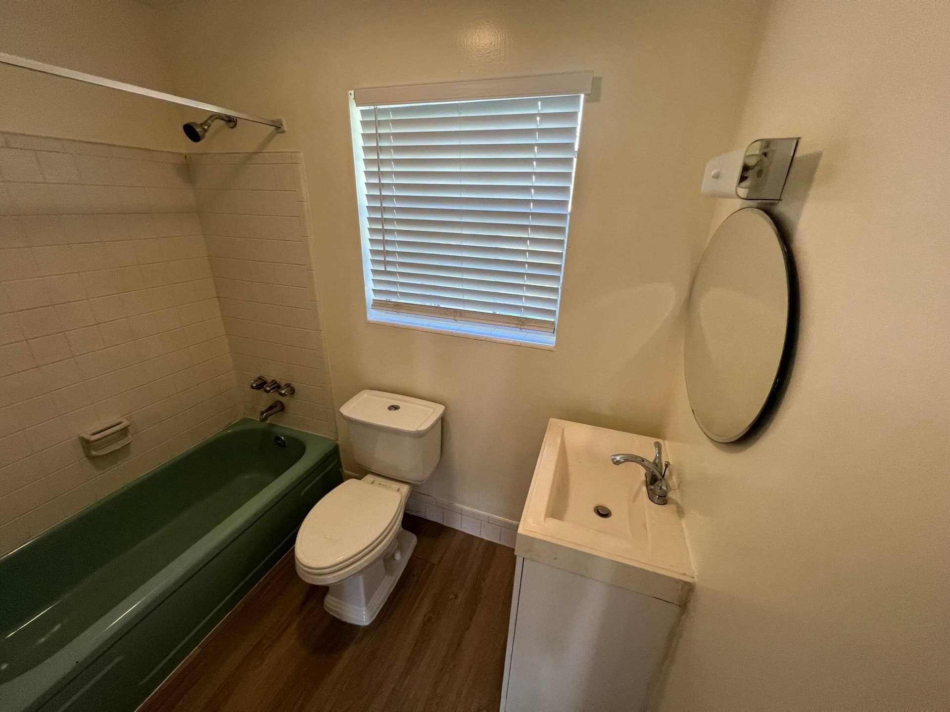 1150 W Blue Heron Boulevard, #6, Riviera Beach, FL 33404 Bathroom