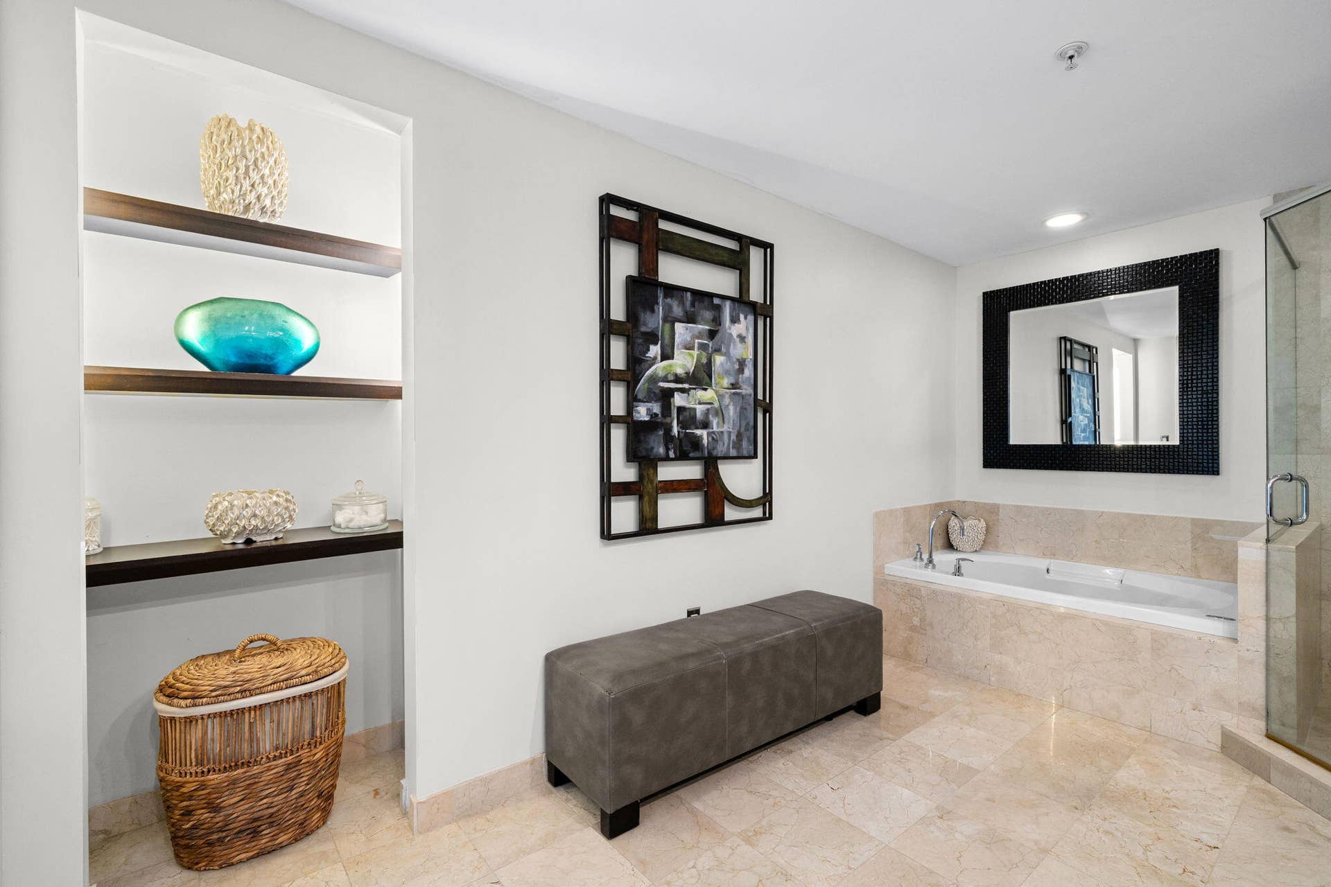350 SE 2ND Street, #2040, Fort Lauderdale, FL 33301 Primary Bathroom - Dual sinks, shower & tub