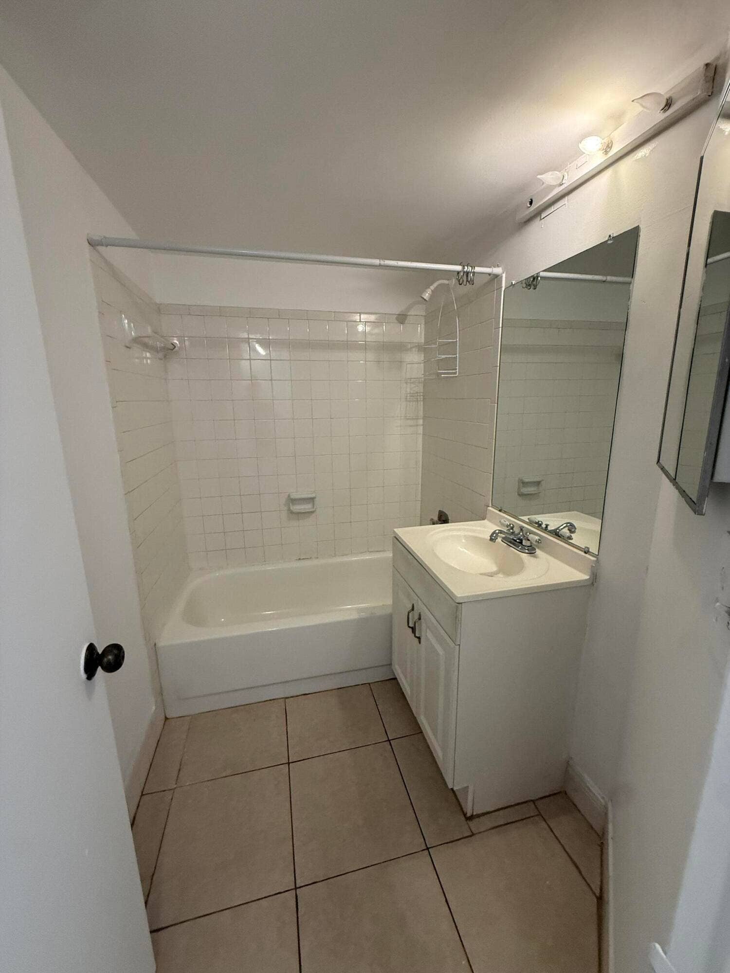 3280 NW 103RD Terrace, #204-A, Coral Springs, FL 33065 IMG_3412