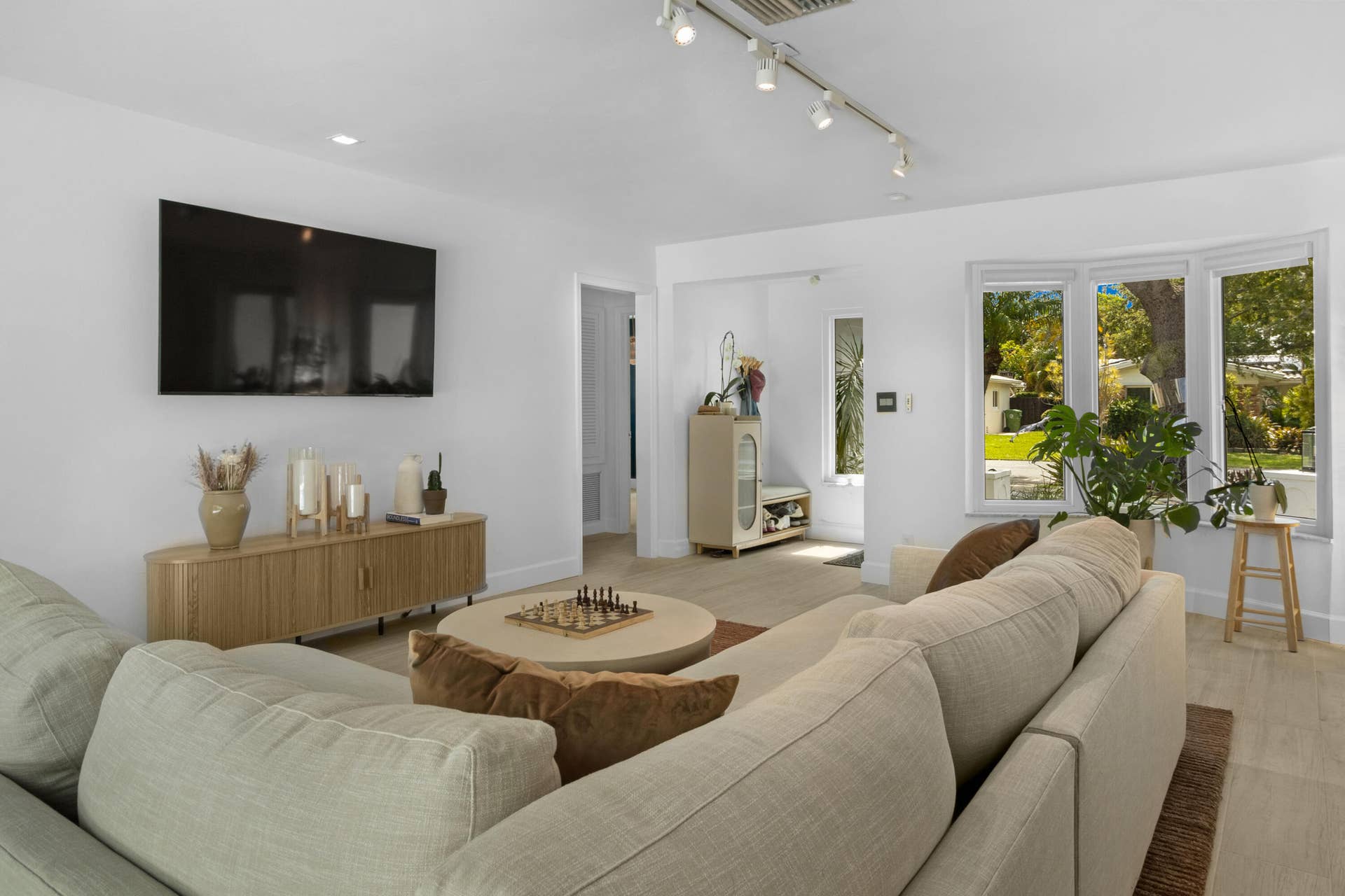 6630 NE 21st Avenue, Fort Lauderdale, Fort Lauderdale, FL 33308 12_accutour_ 02 6630-ne-21st-ave _013