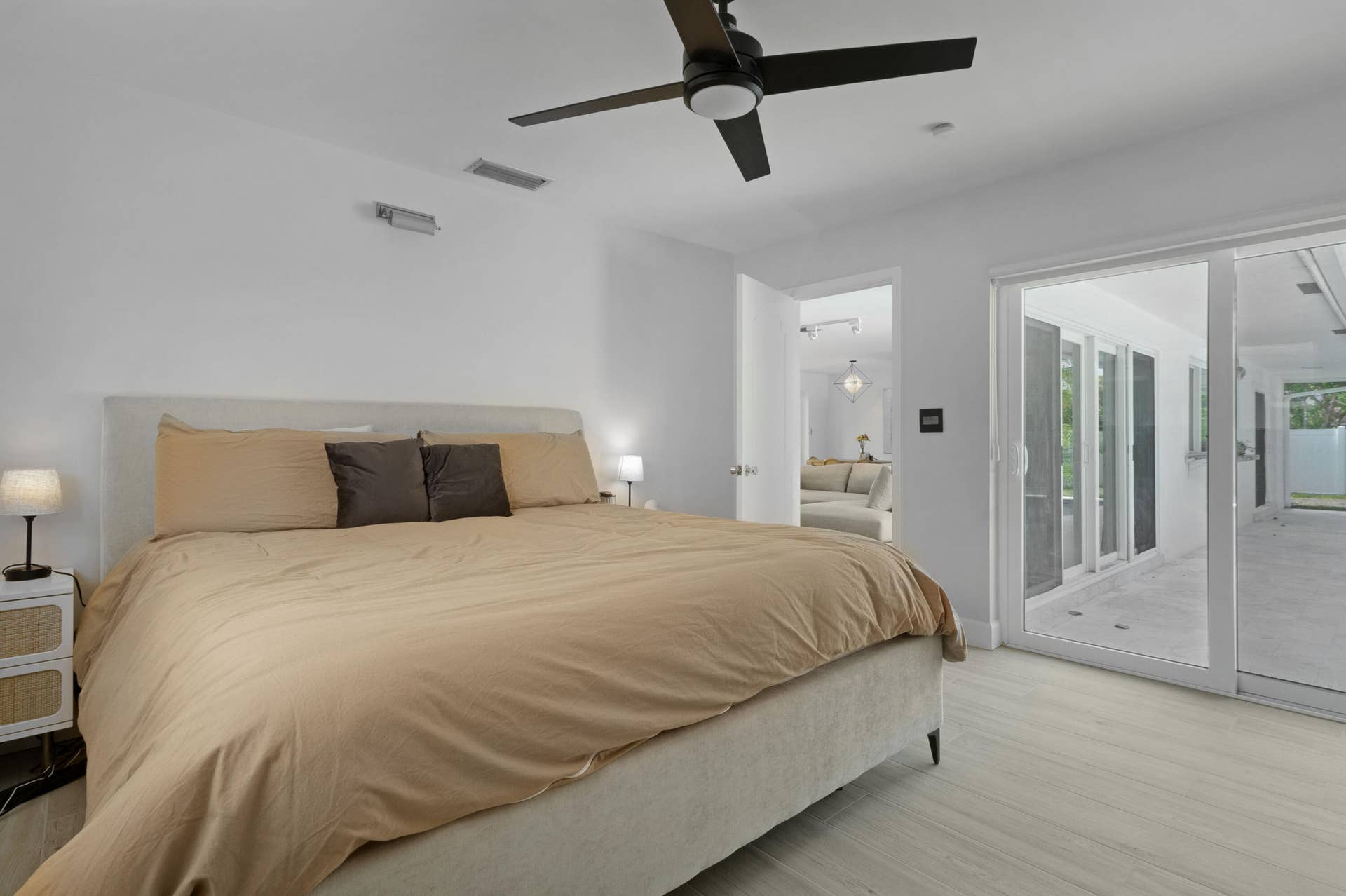 6630 NE 21st Avenue, Fort Lauderdale, Fort Lauderdale, FL 33308 28_accutour_ 02 6630-ne-21st-ave _029