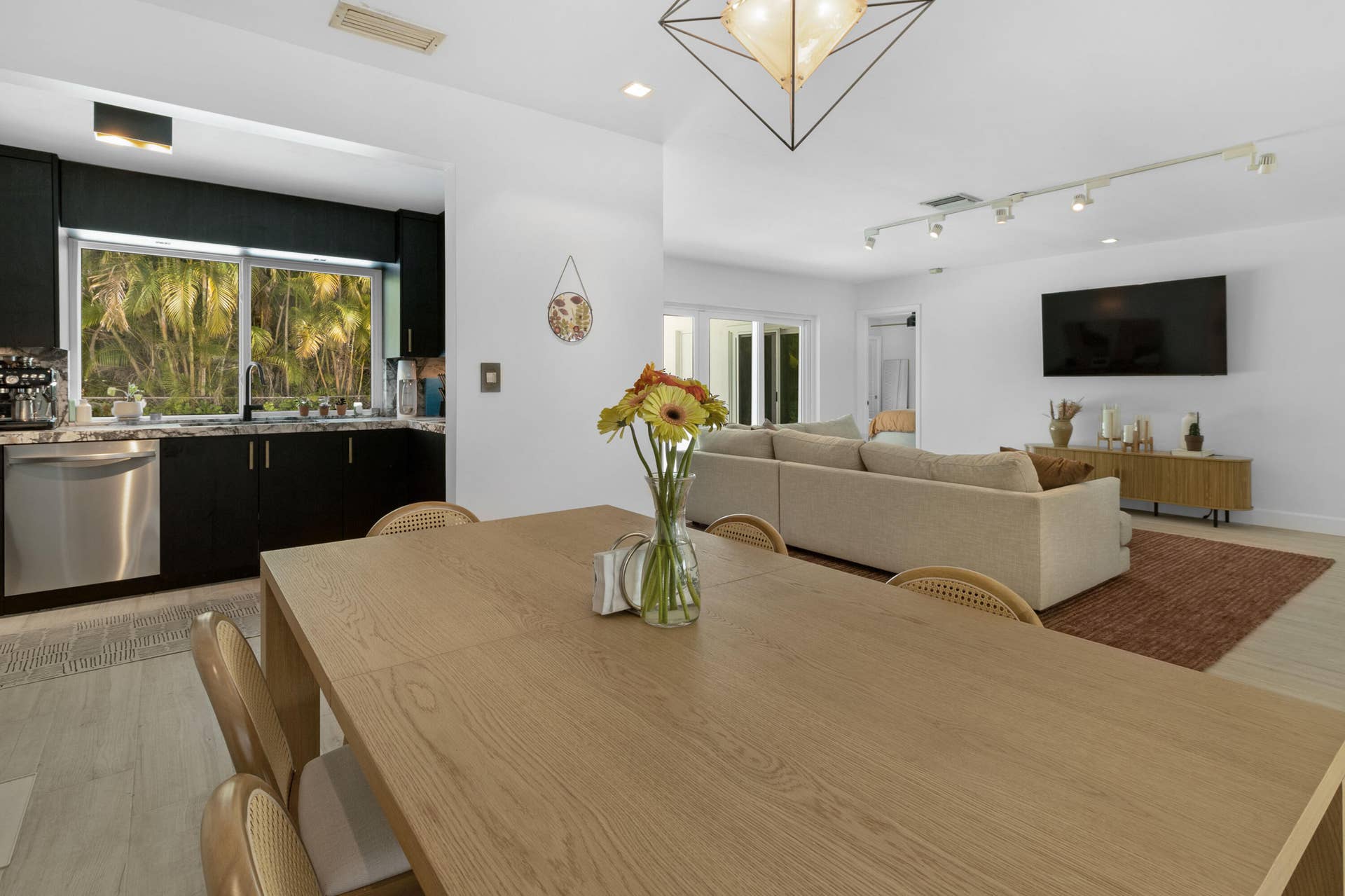 6630 NE 21st Avenue, Fort Lauderdale, Fort Lauderdale, FL 33308 18_accutour_ 02 6630-ne-21st-ave _019
