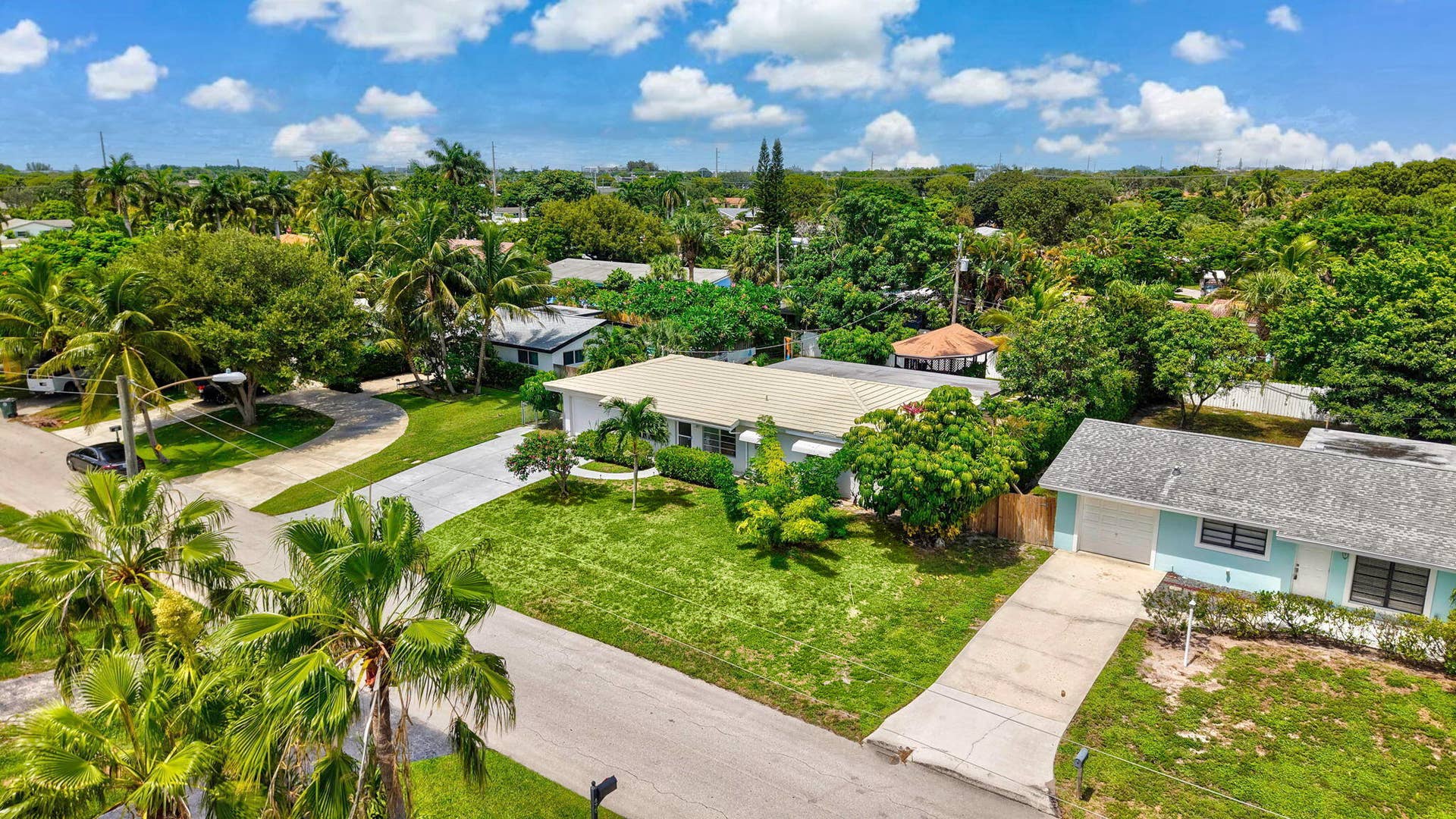 469 NE 35TH Street, Boca Raton, FL 33431 61-web-or-mls-DJI_20260908133606_0276_D_
