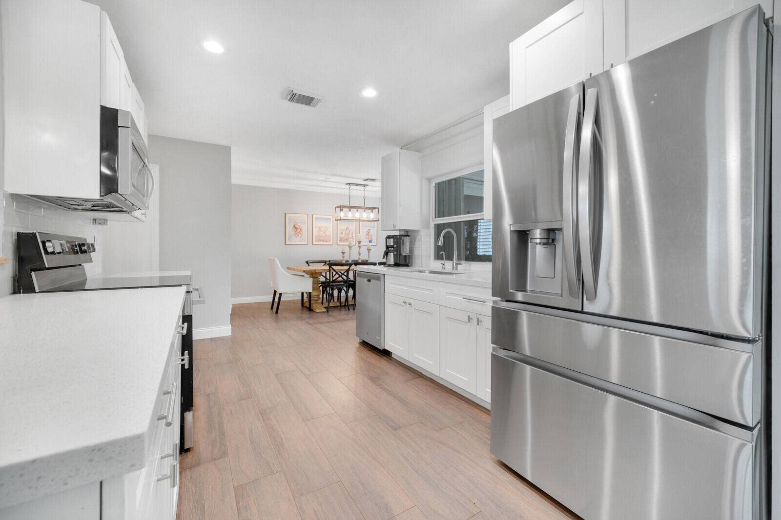 528 NW 15TH Avenue, Boca Raton, FL 33486 RENOVATED KITCHEN WITH NEWER APPLAINCES