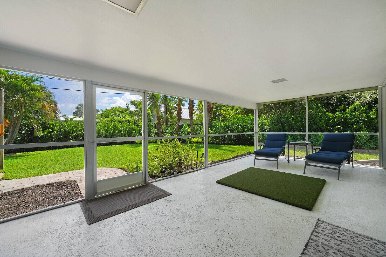 528 NW 15TH Avenue, Boca Raton, FL 33486 LARGE COVERED AND SCREENED PATIO SPACE