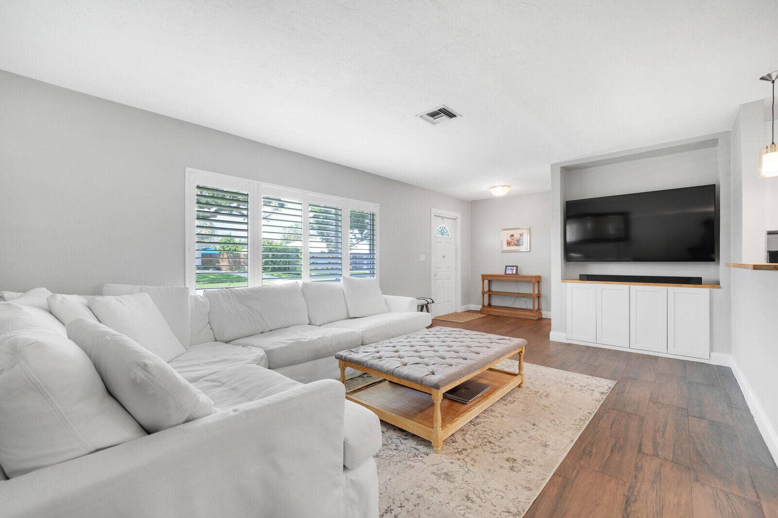 528 NW 15TH Avenue, Boca Raton, FL 33486 LIVING ROOM