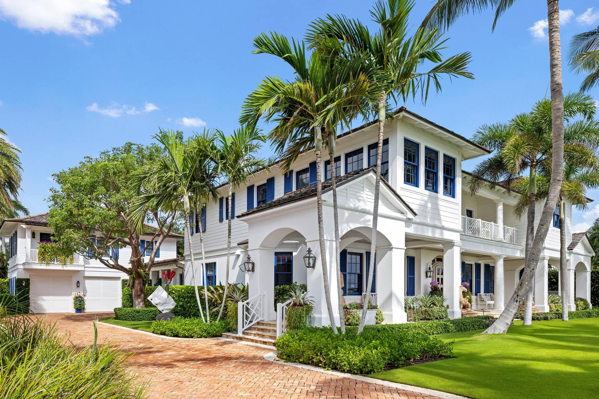 Driveway to Side Entrance